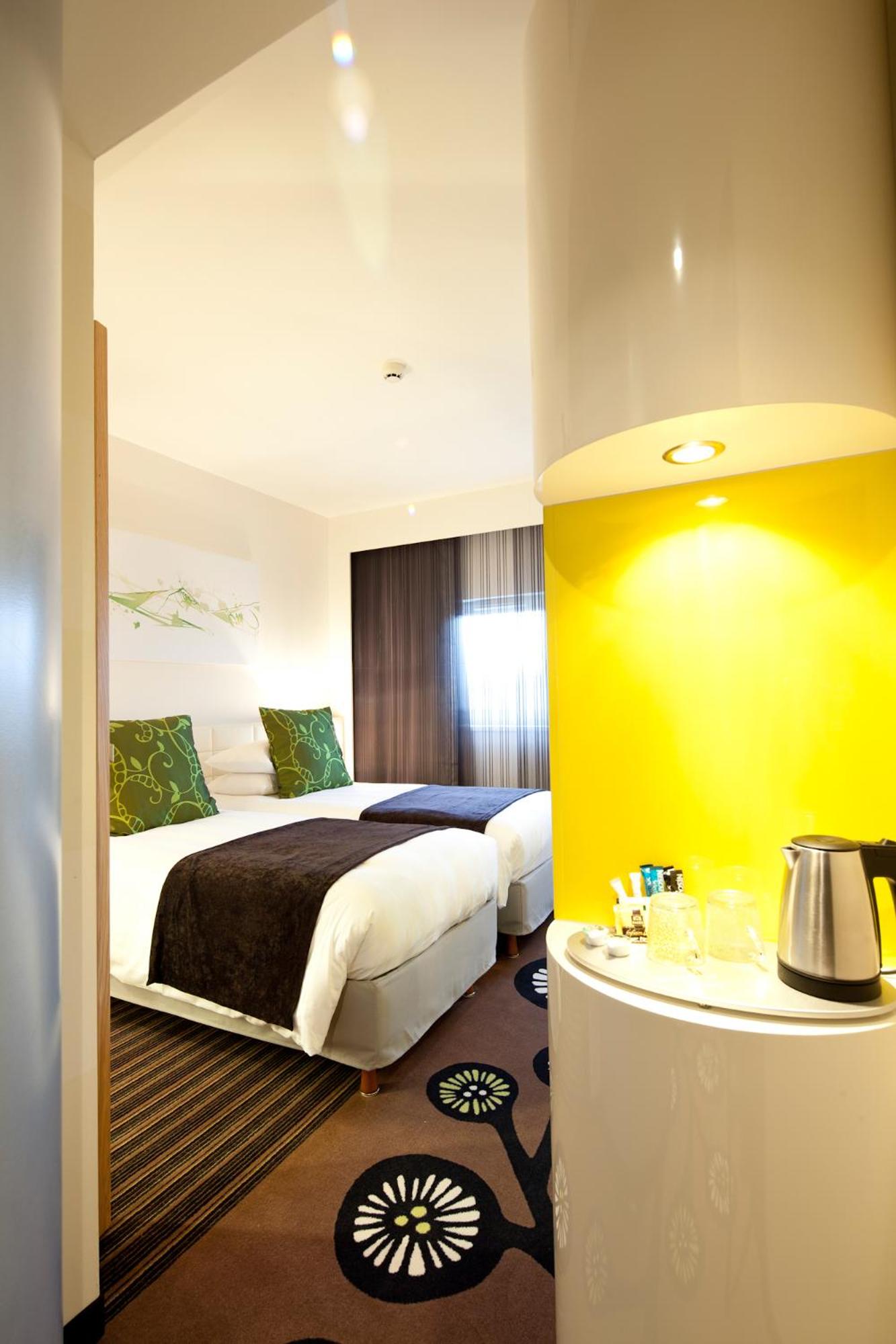 Standard Twin Room - Photo 4