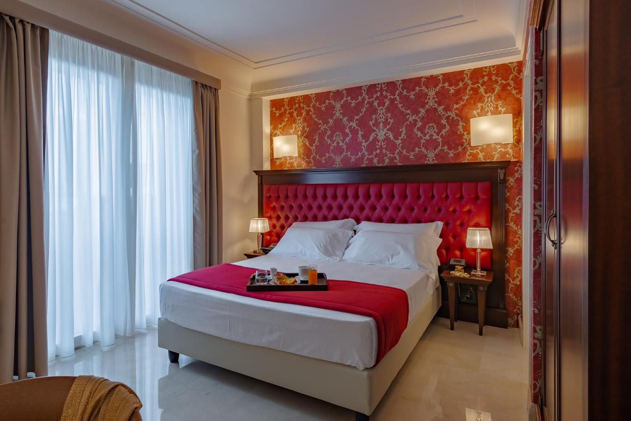 Double Room with Balcony - Photo 1