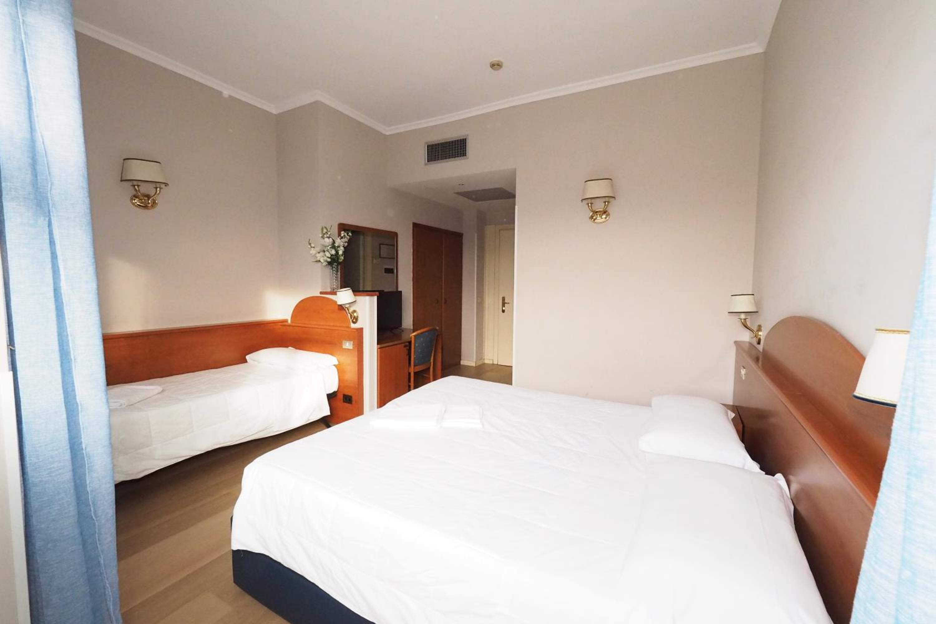 Basic Triple Room photo 3