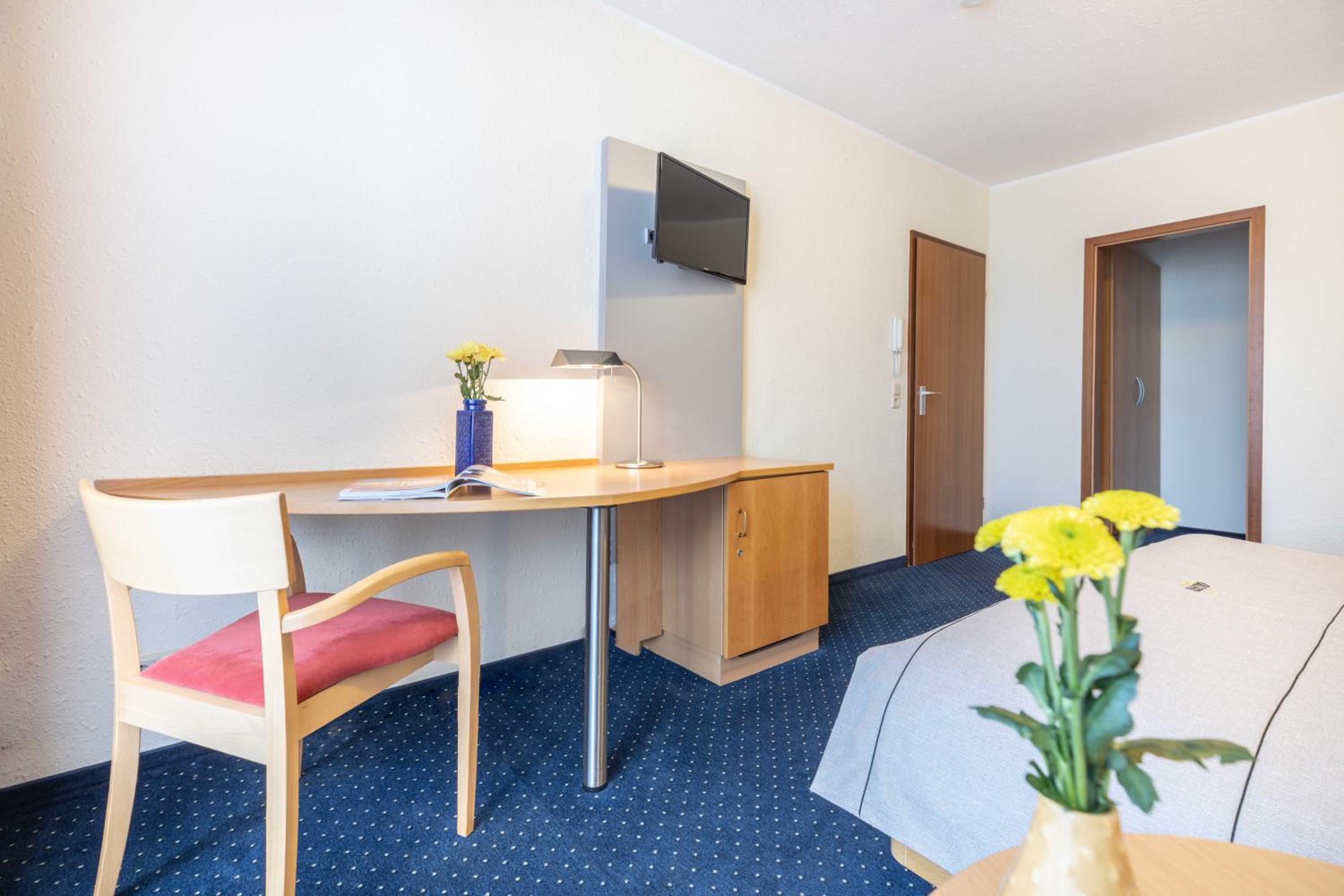 Standard Twin Room photo 2