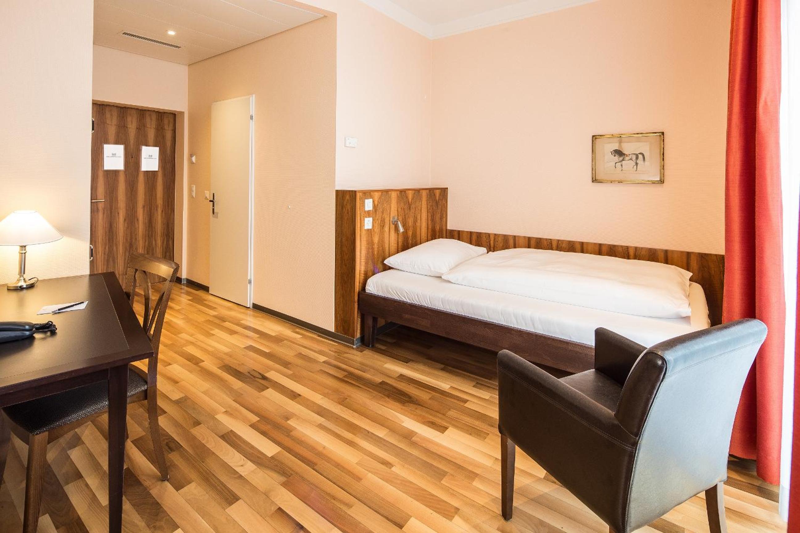 Economy Single Room - Photo 3