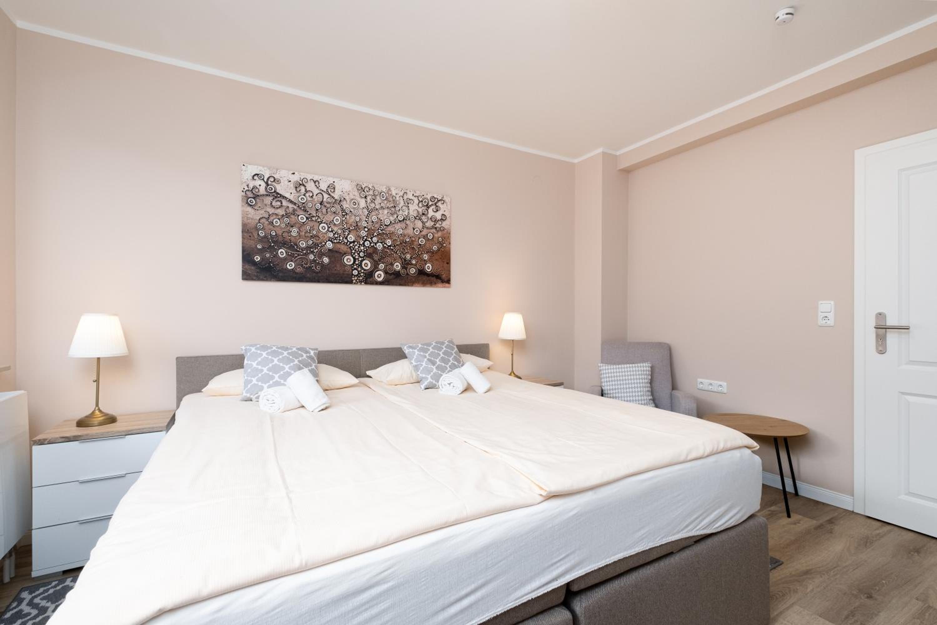 Double Room with Shared Bathroom photo 3