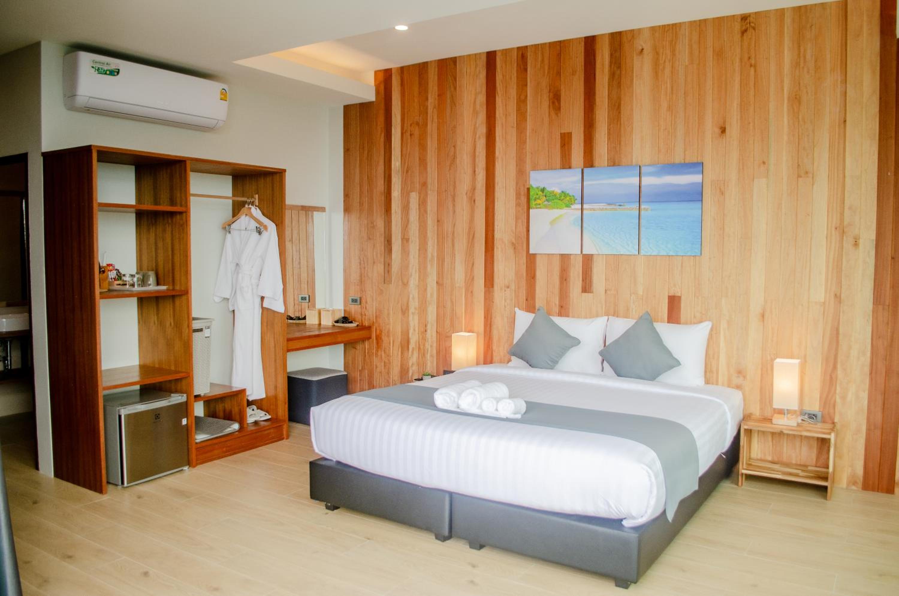 Double Room with Sea View - Photo 35