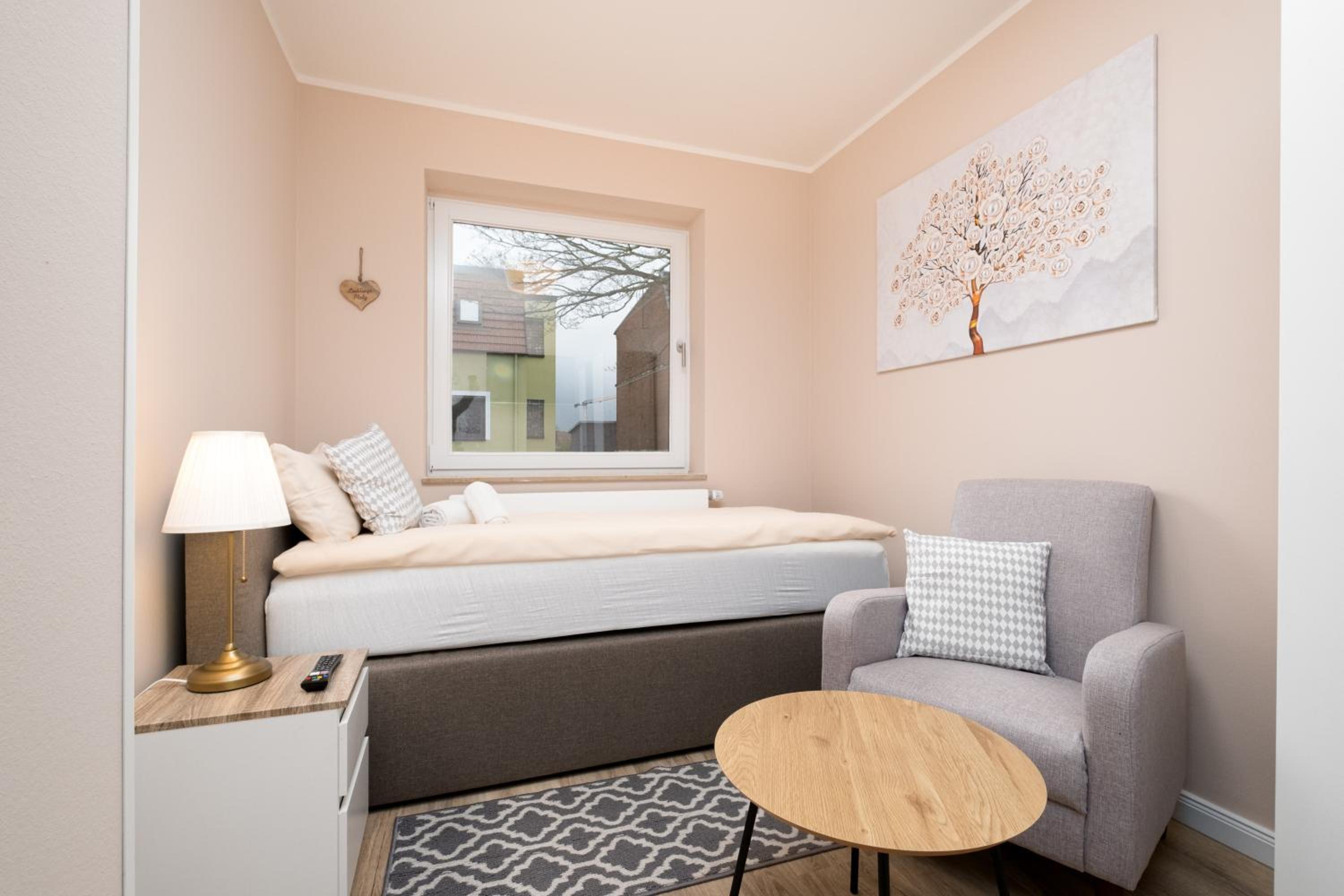 Single Room with Shared Bathroom photo 2