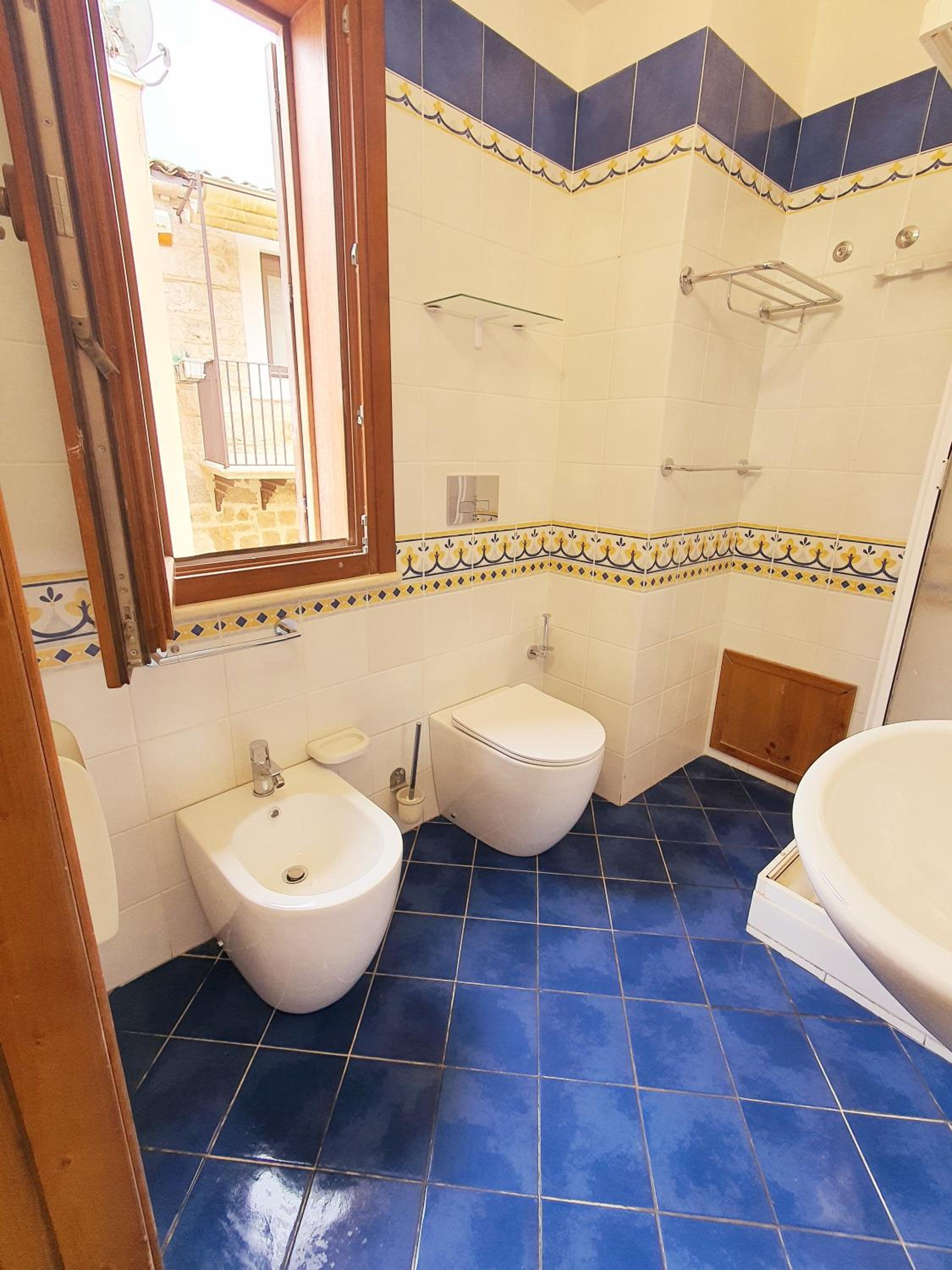 Double Room with Balcony and Sea View - Photo 4