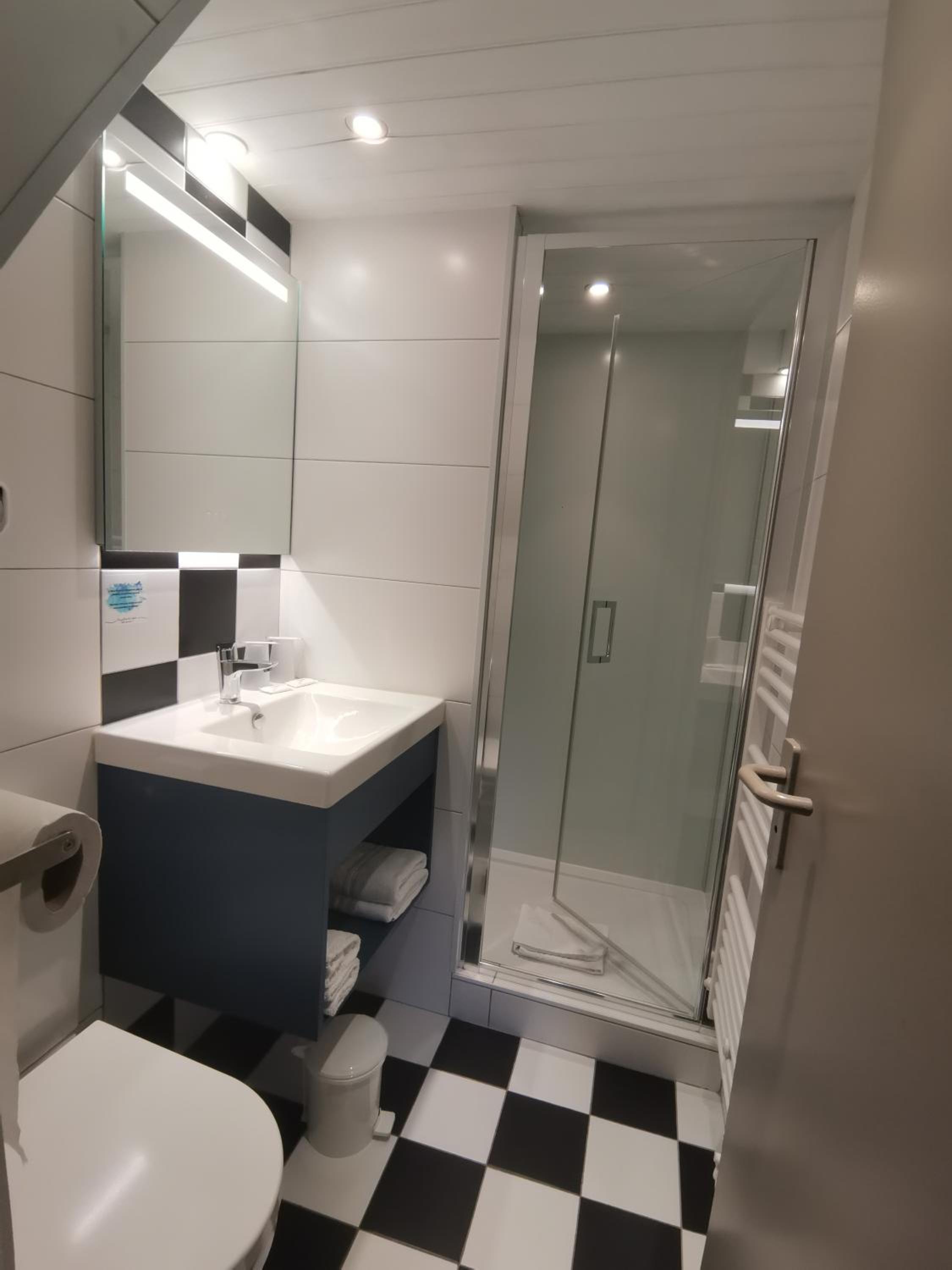 Double Room Motel - Photo 2