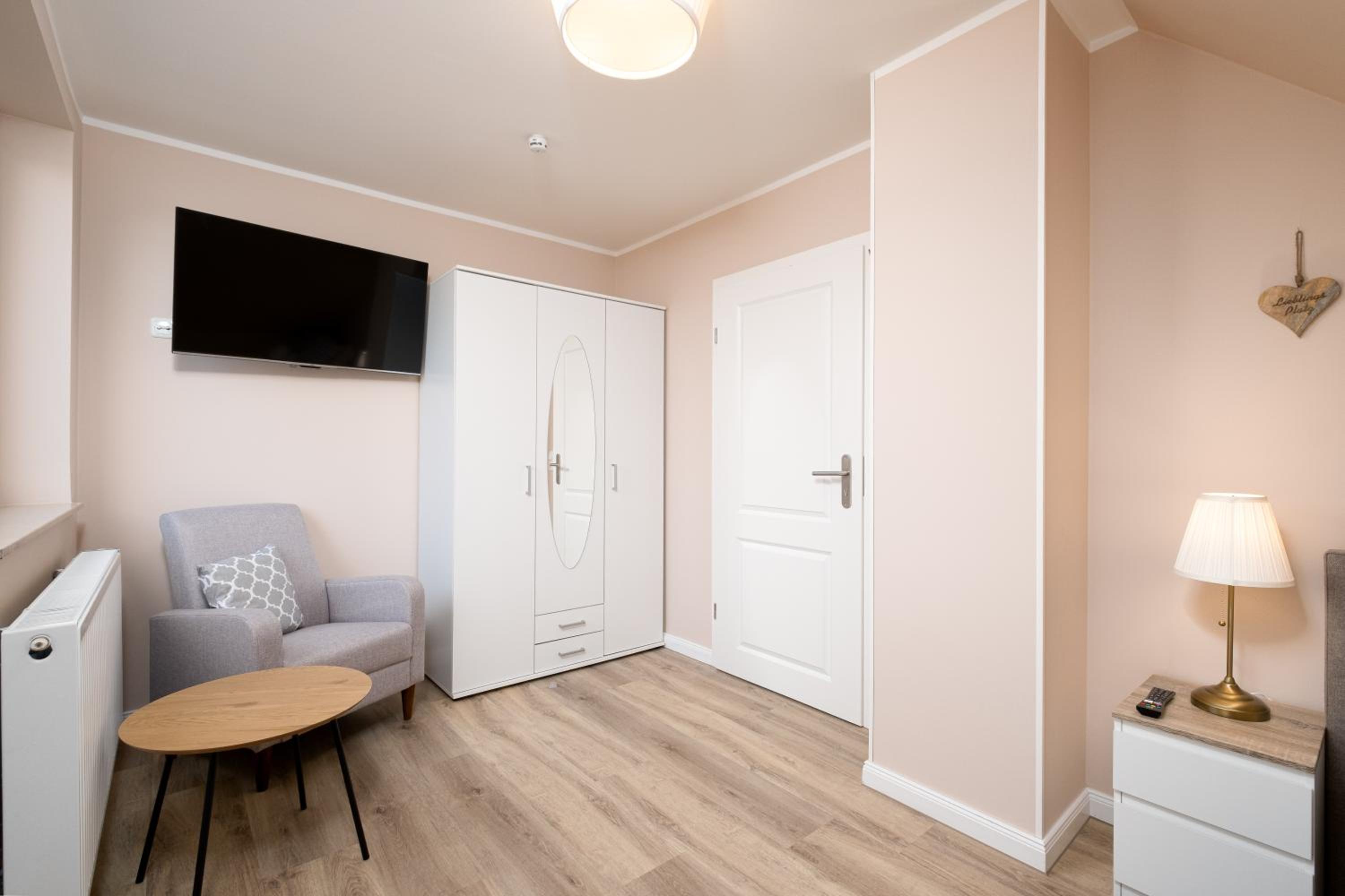 Single Room With Shared Bathroom photo 3