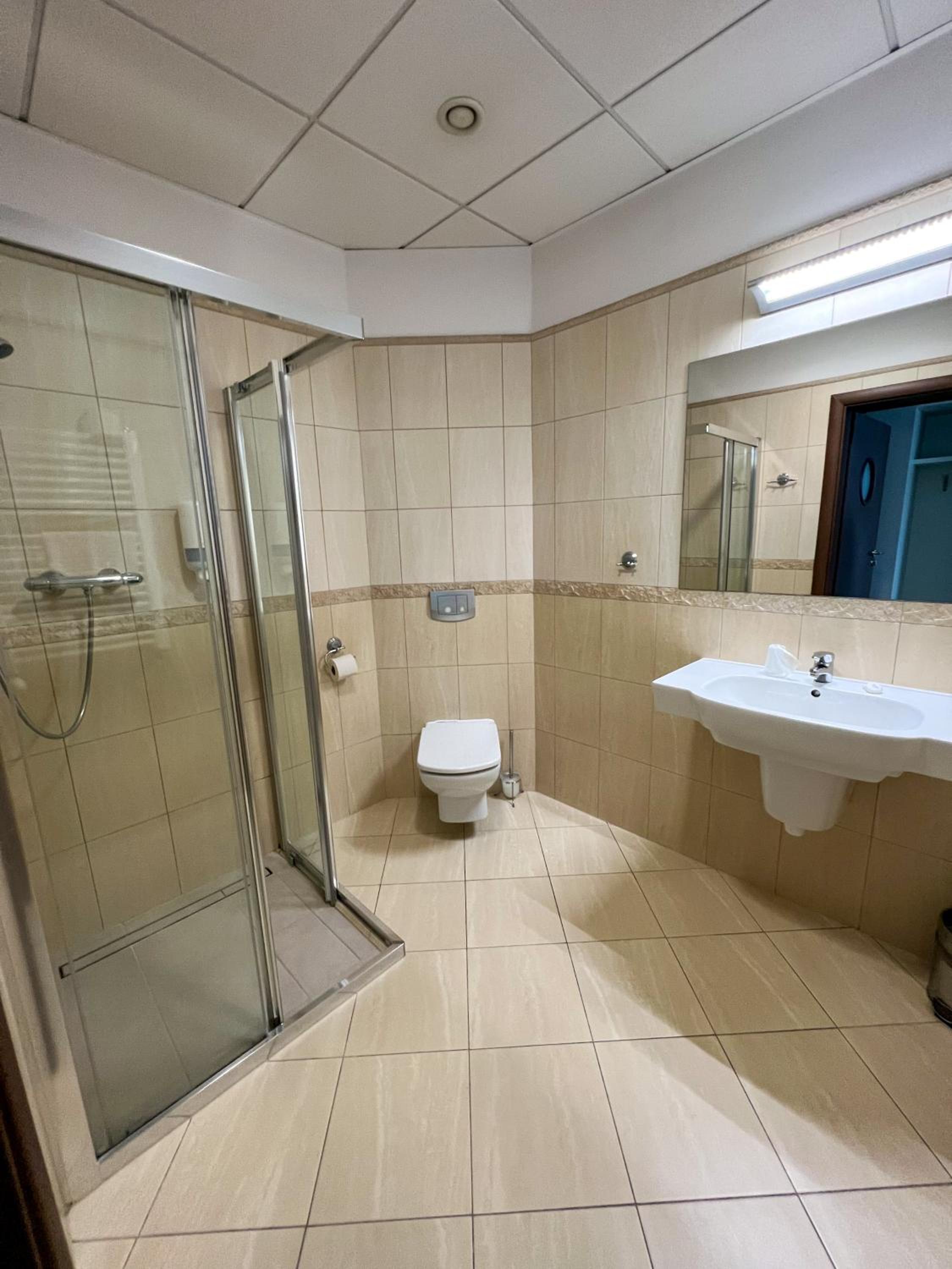 Double or Twin  Room with Wawel Castle View - Photo 3