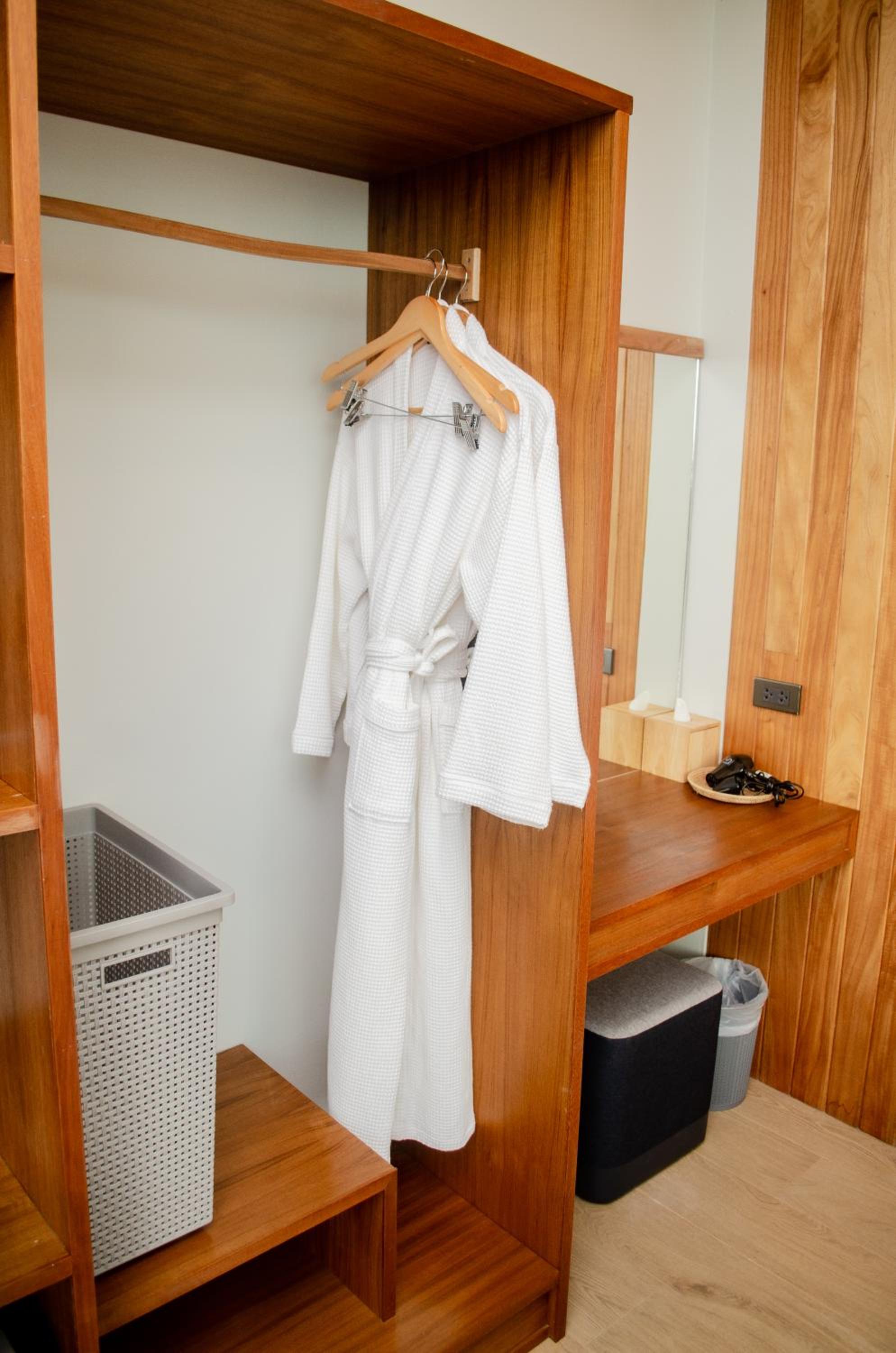 Double Room with Sea View - Photo 31