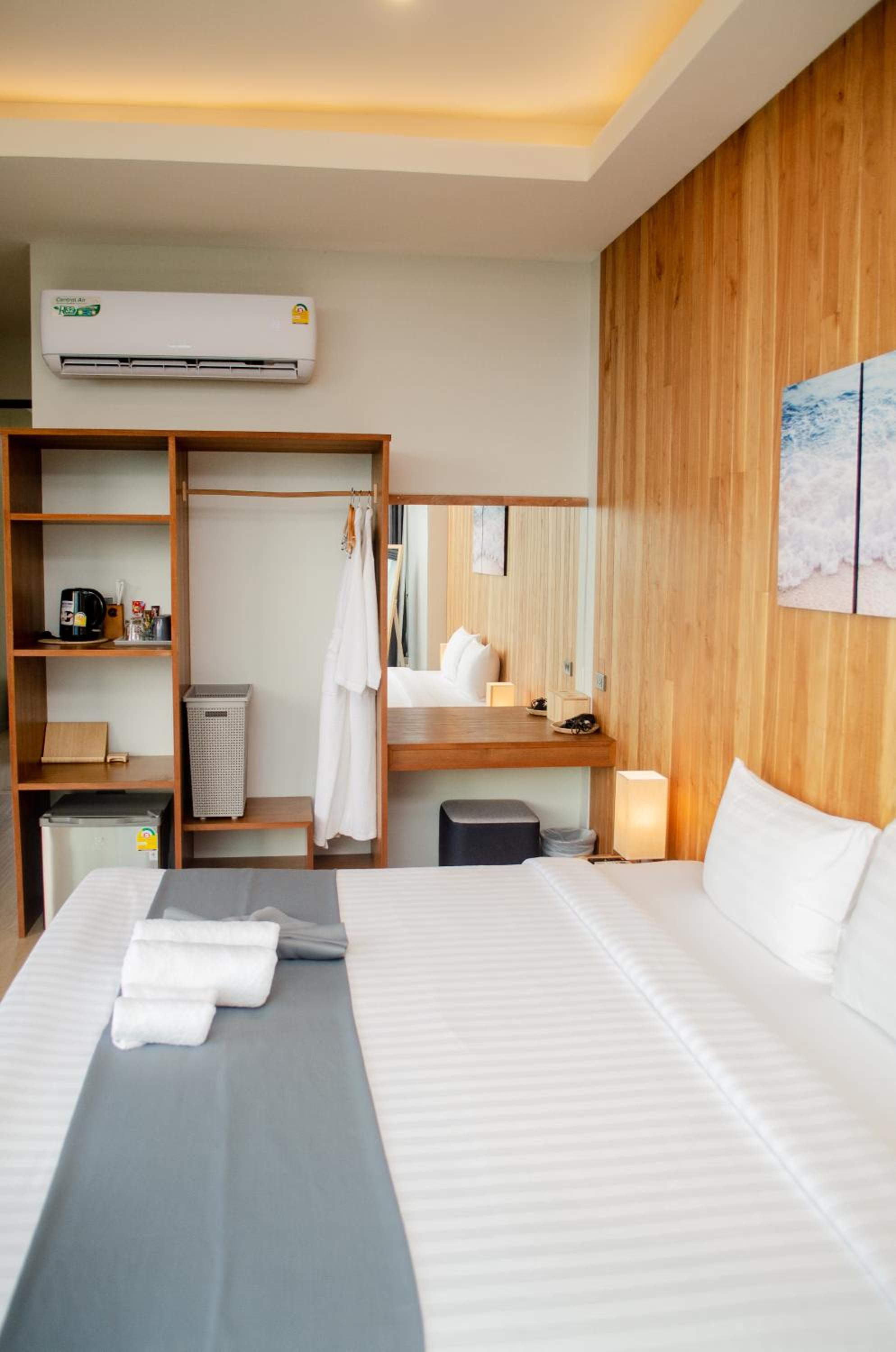 Double Room with Sea View - Photo 15