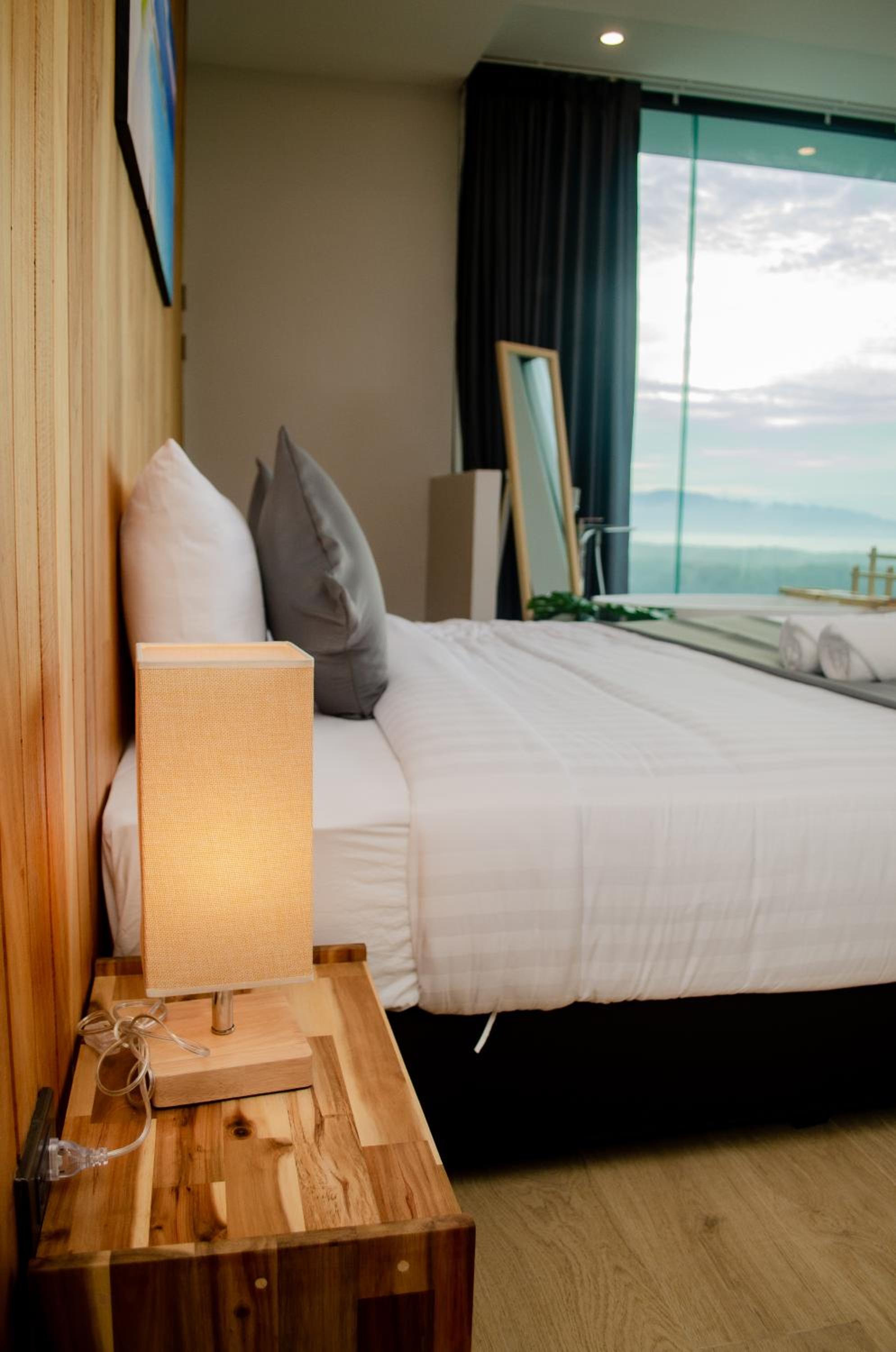Double Room with Pool View - Photo 21
