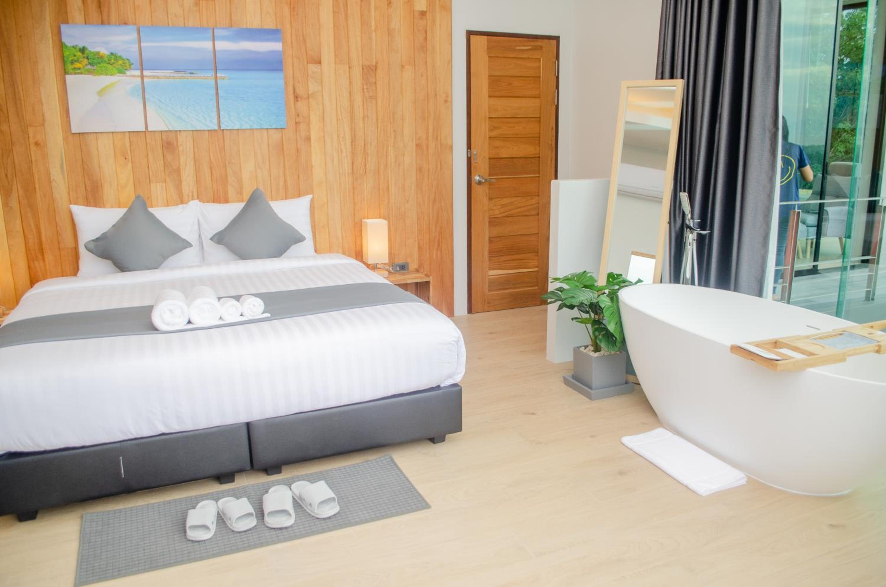 Double Room with Pool View - Photo 23