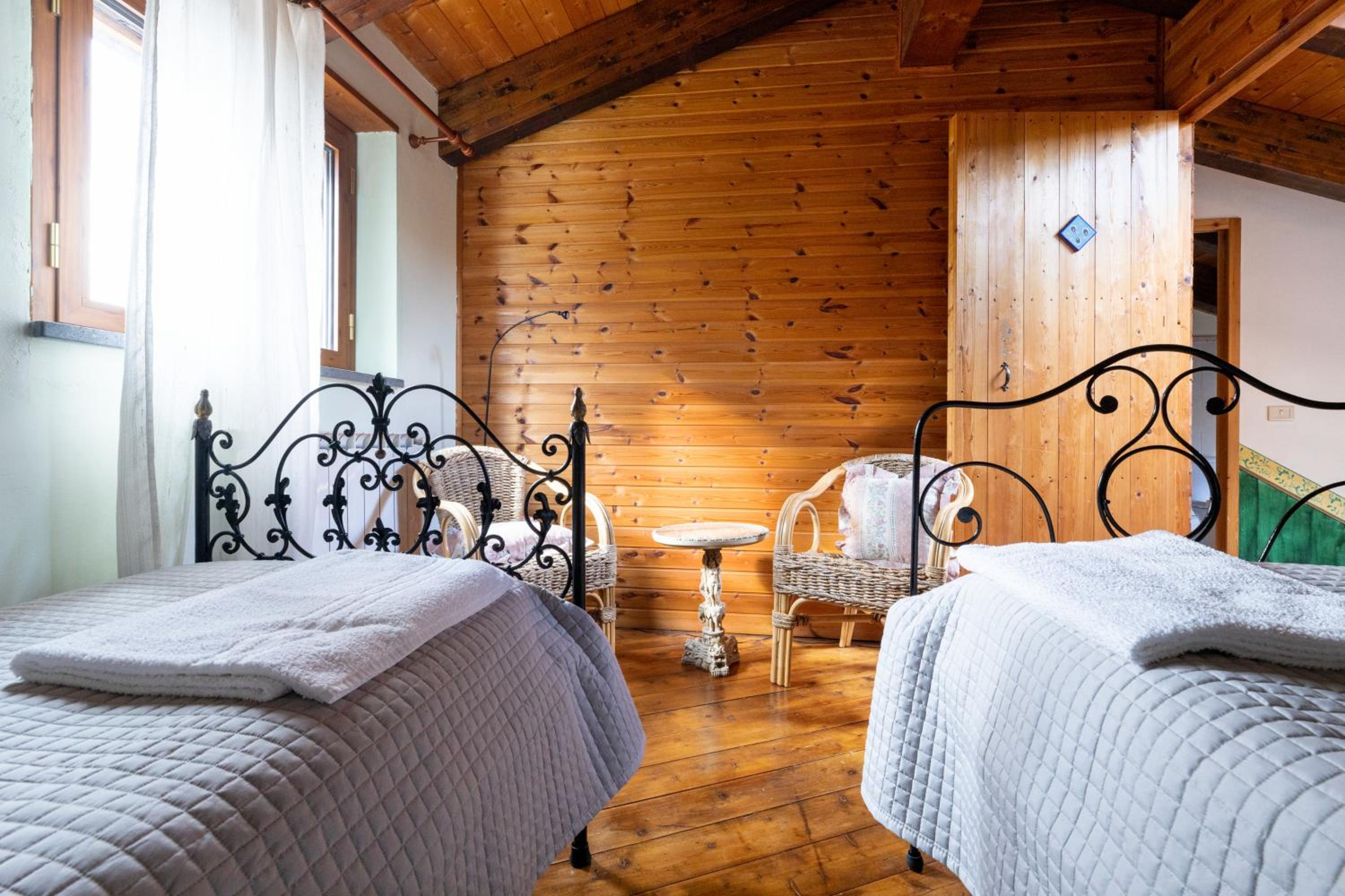 Three-Bedroom House - Photo 9