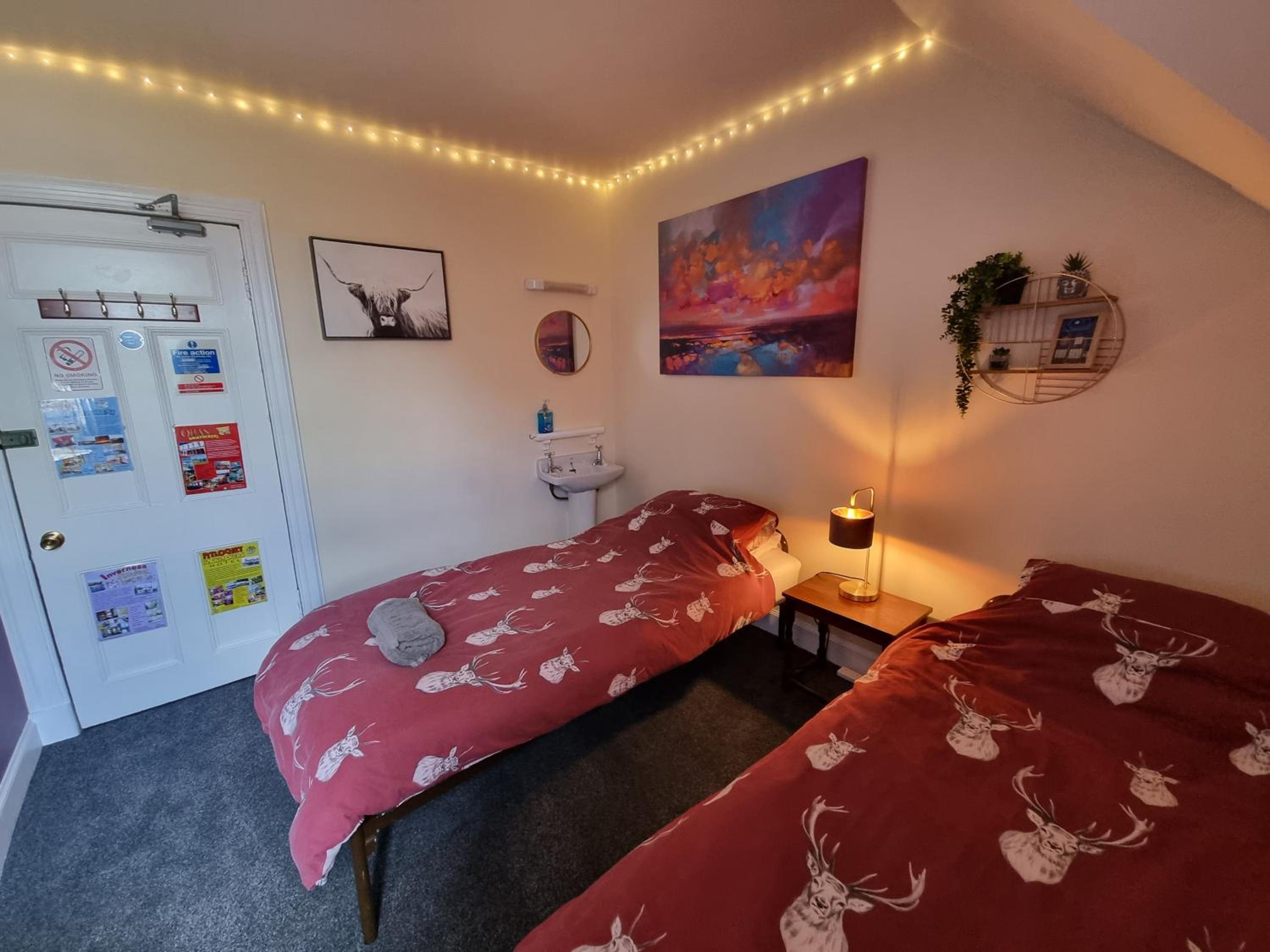 Budget Twin Room photo 3