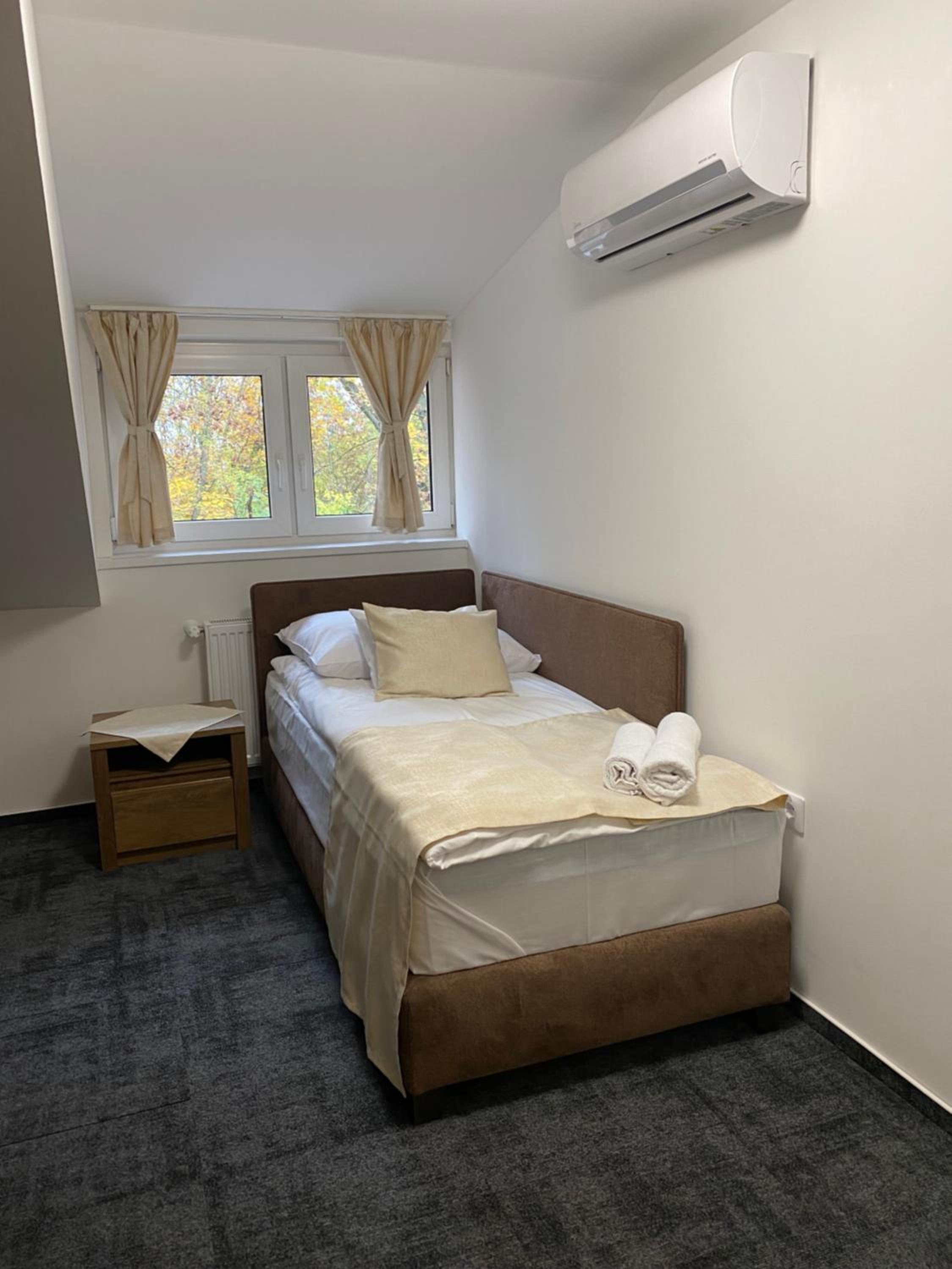 Standard Single Room with Shower photo 3