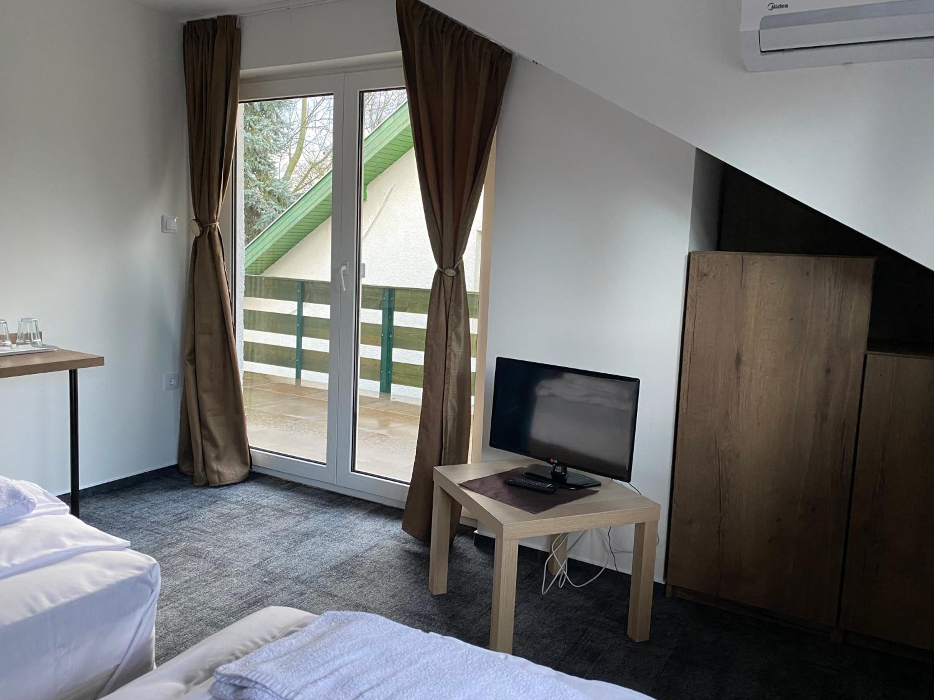 Family Room with Balcony photo 3