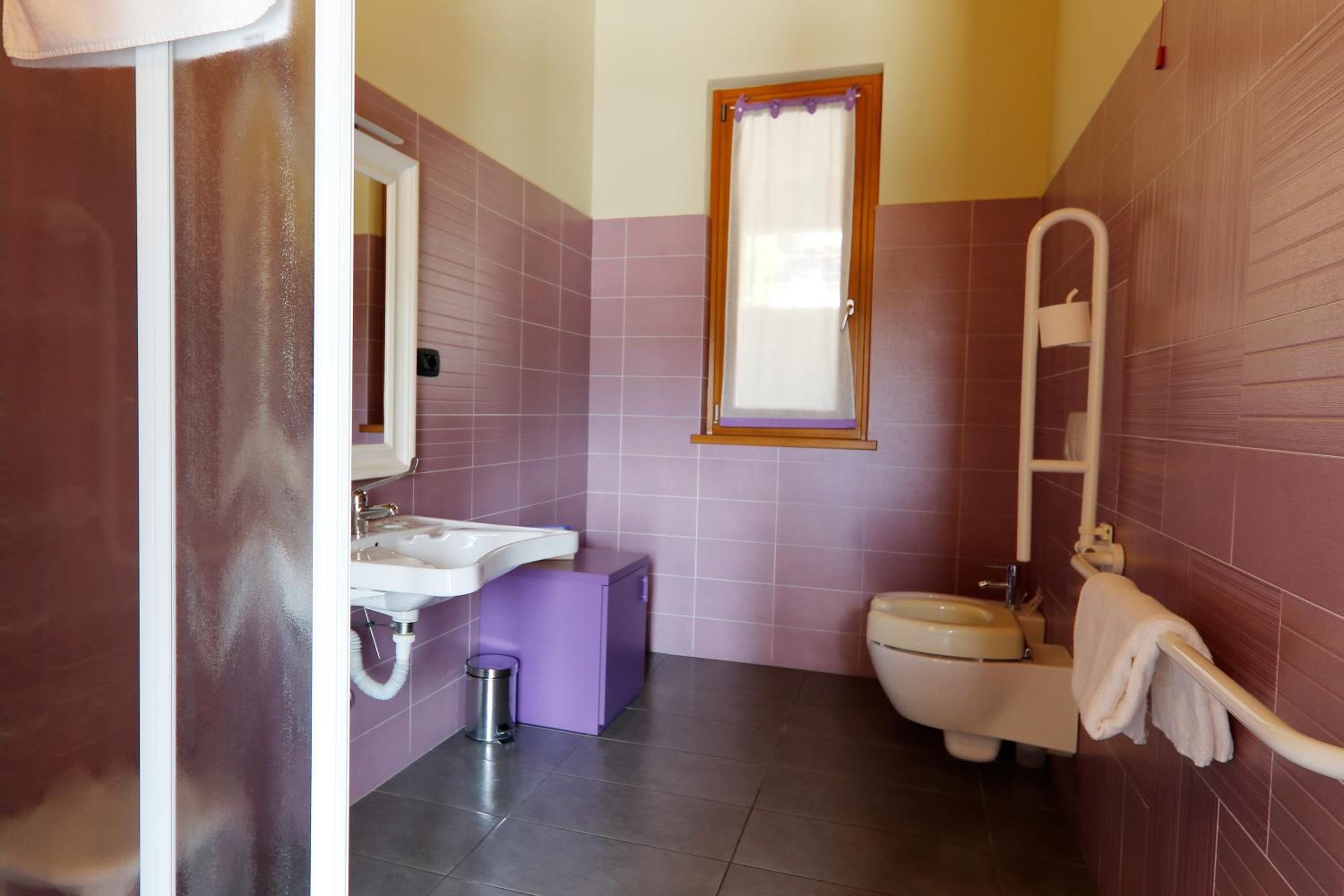 Double Room with Disability Access and Garden View photo 2