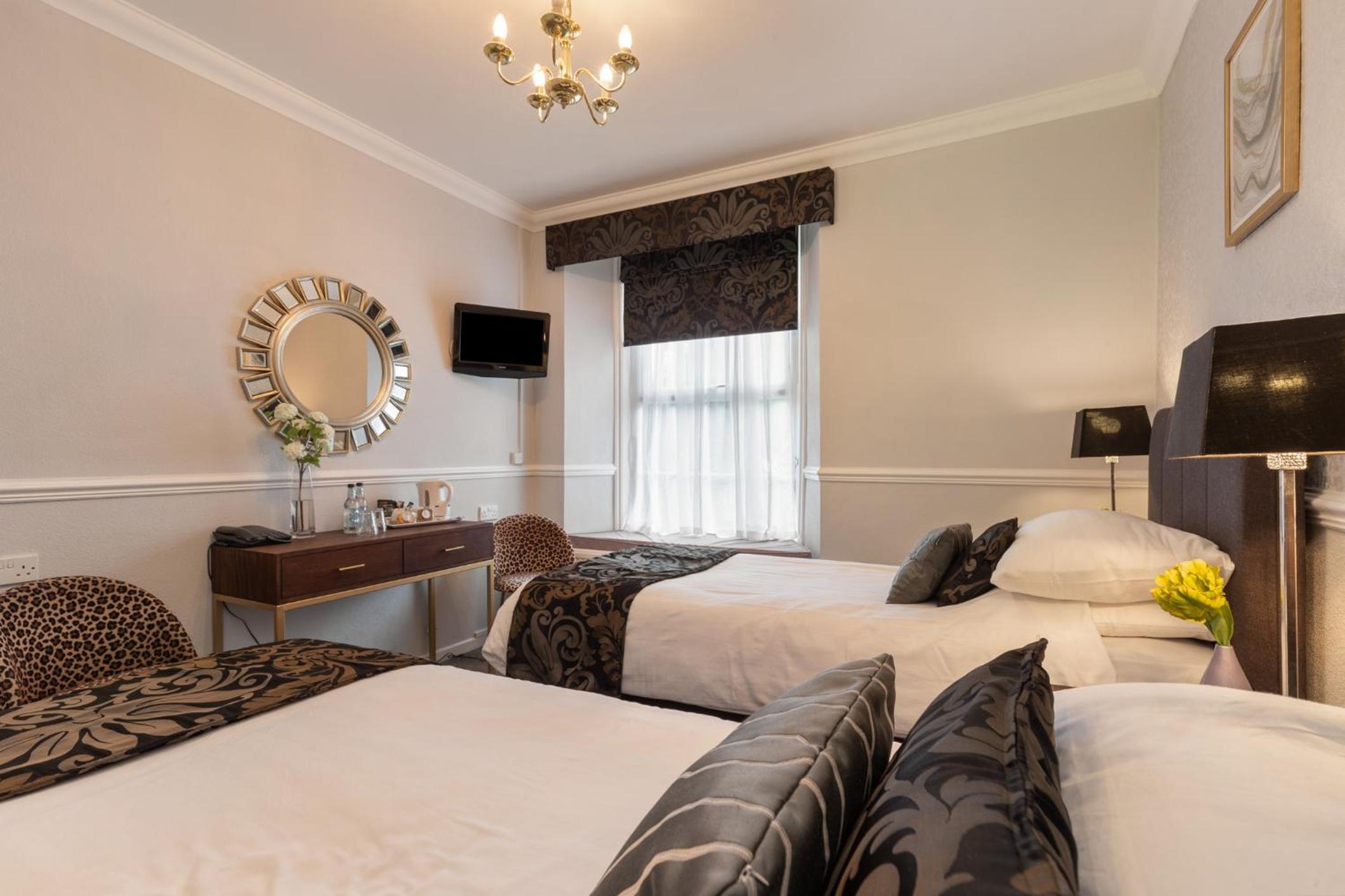 Twin Room - Photo 2