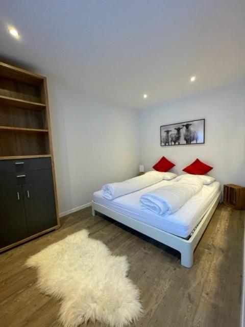 One-Bedroom Apartment photo 1