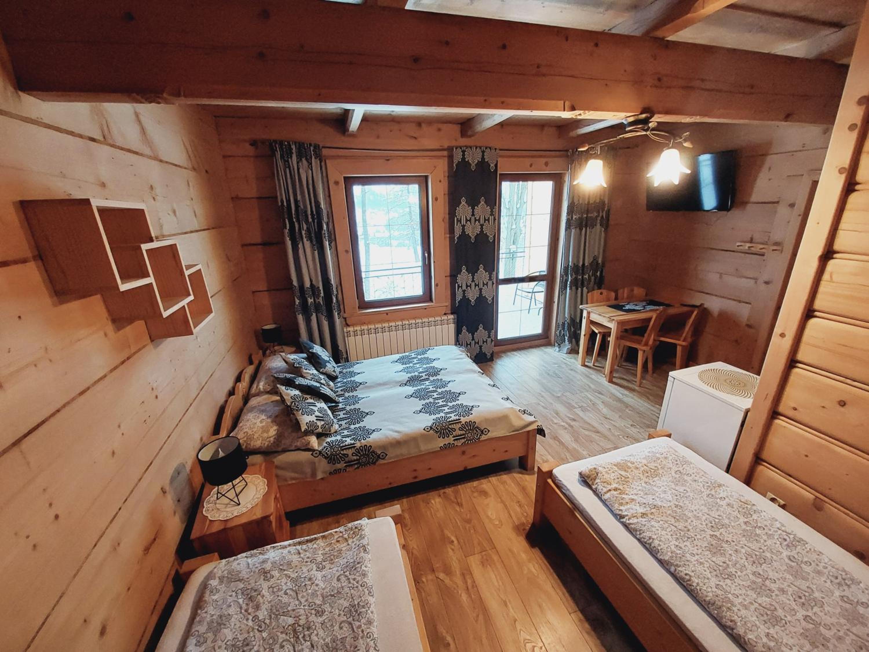 Room with Terrace and Mountain View