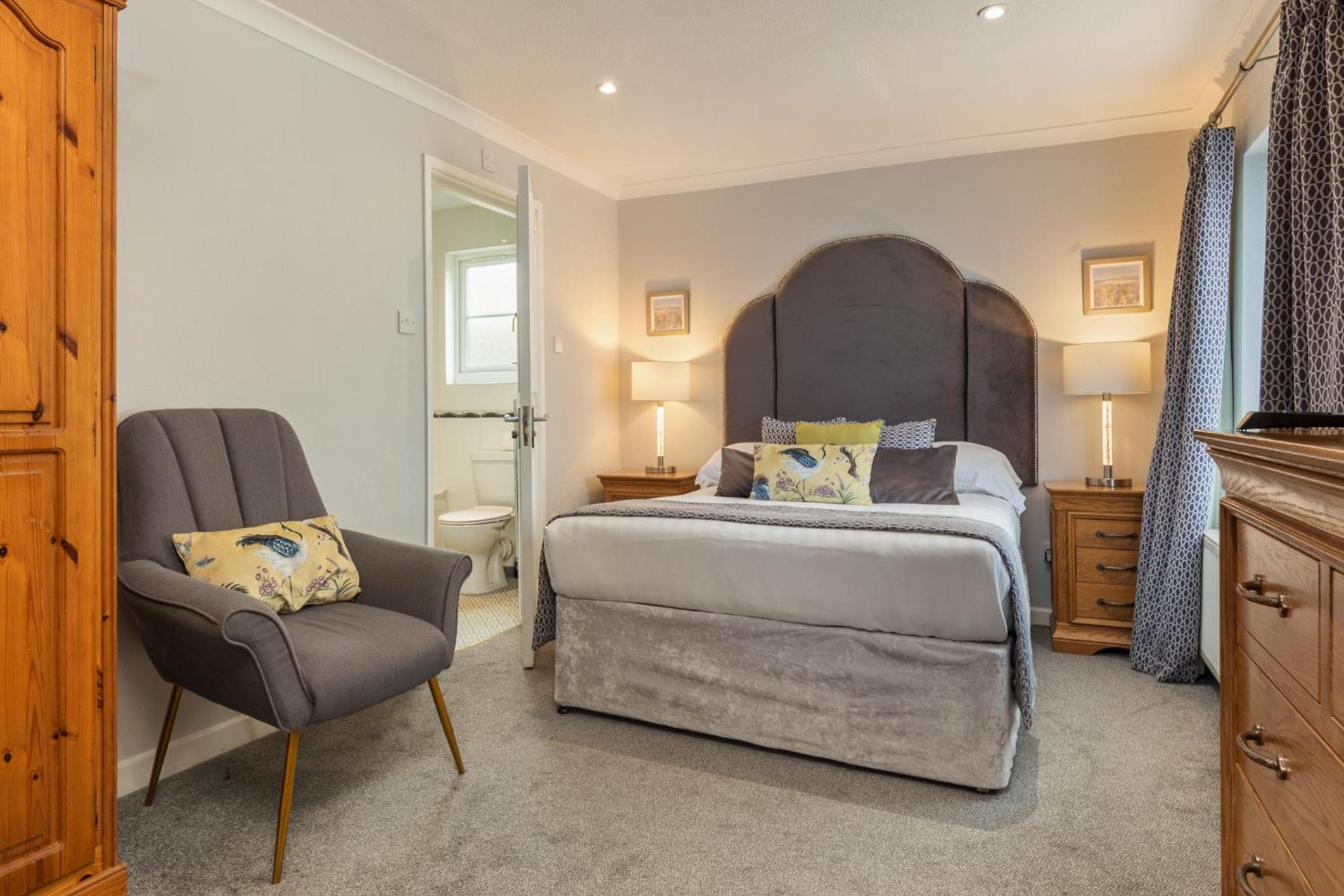Standard Double Room - Photo 7