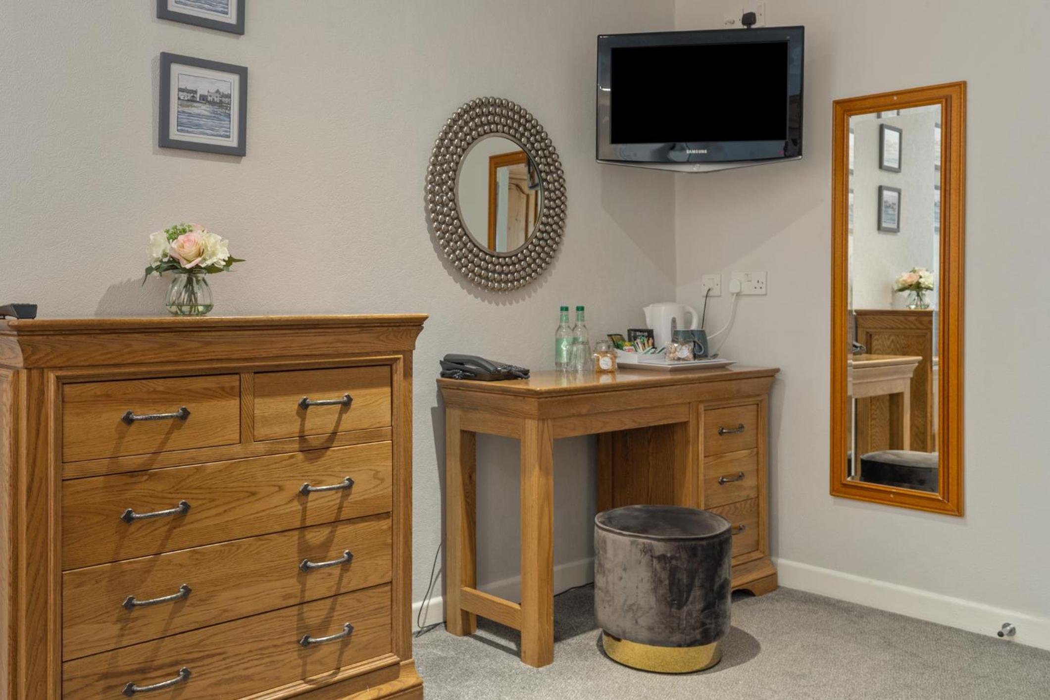 Standard Double Room - Photo 8
