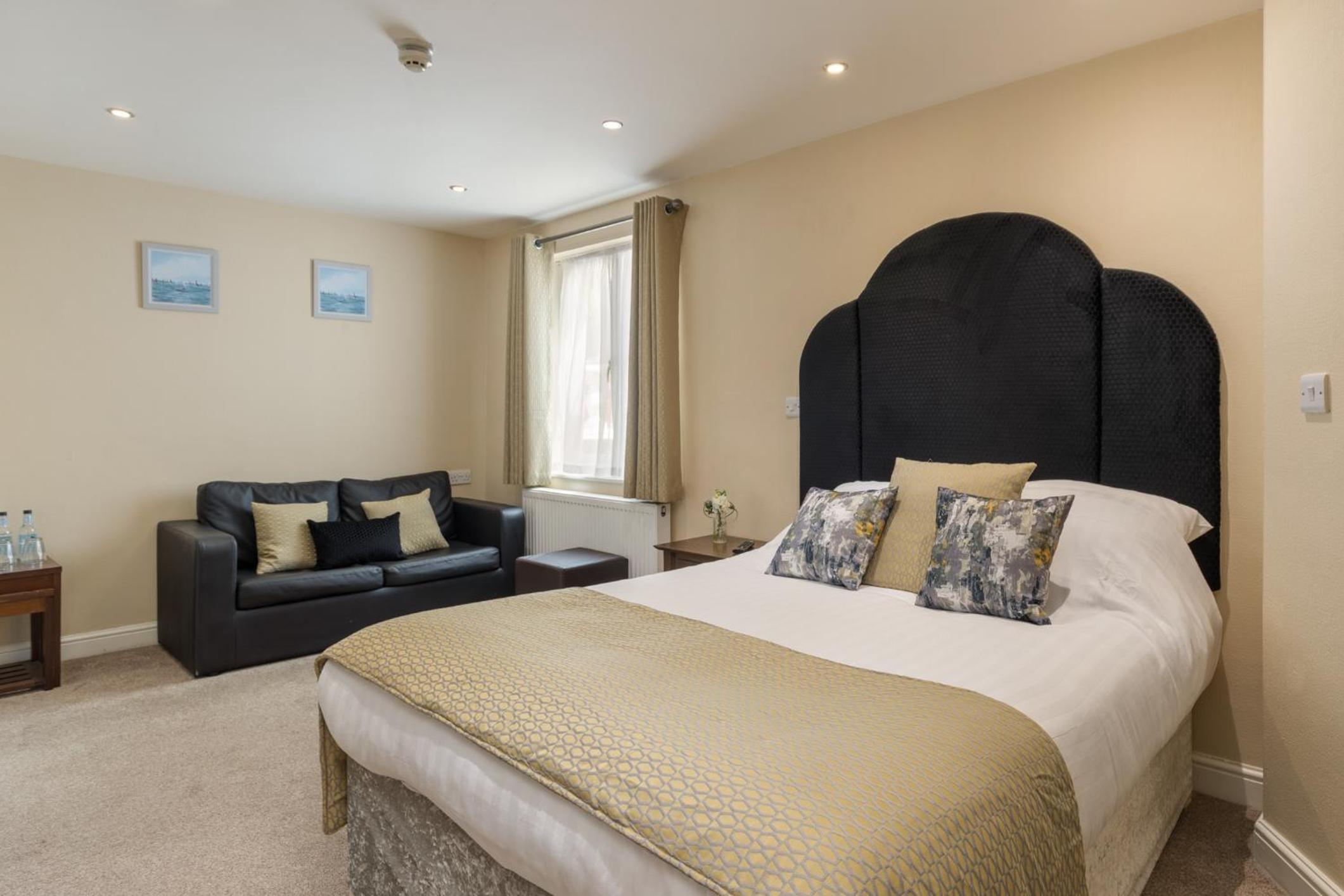 Standard Double Room - Photo 10