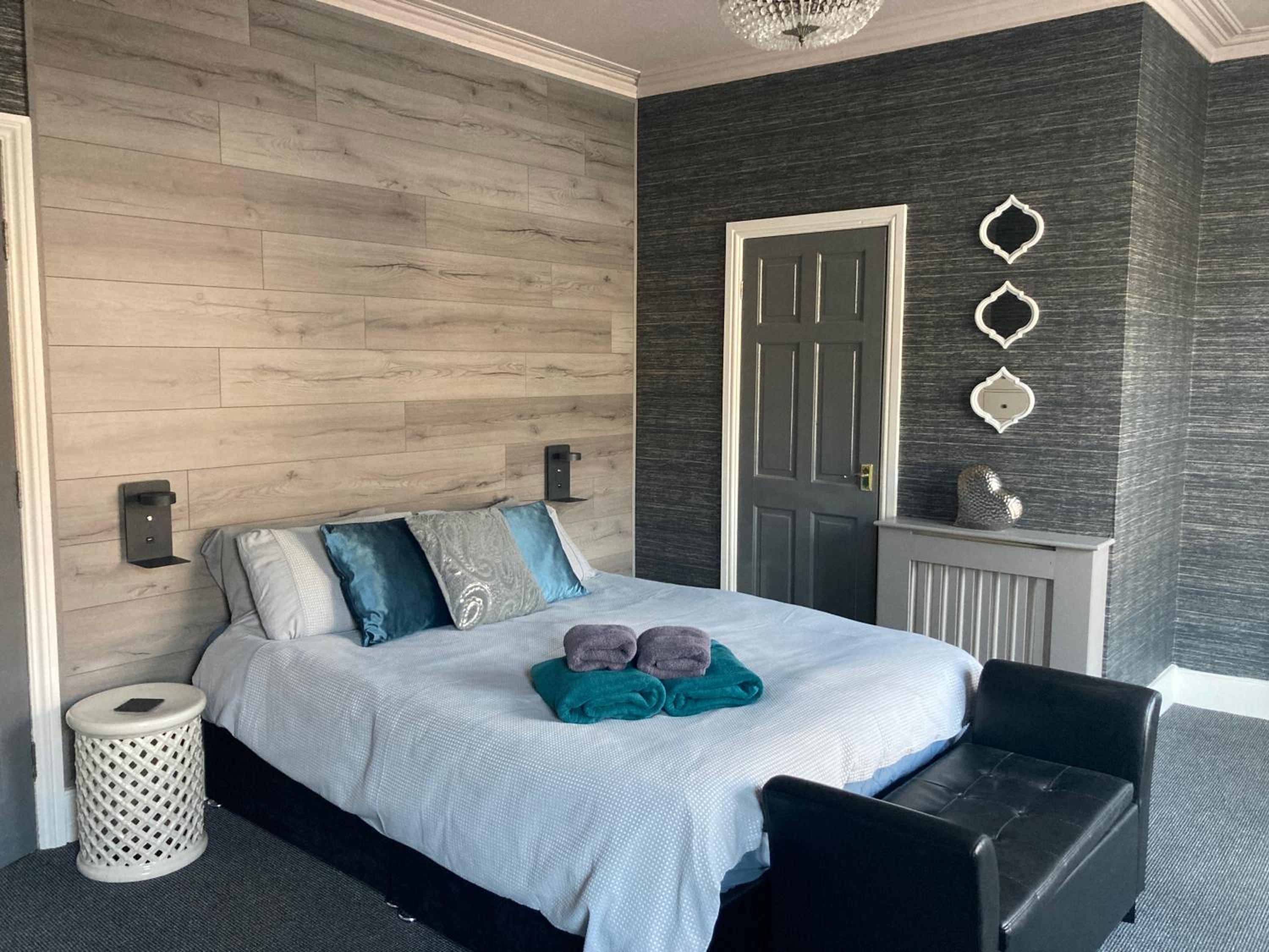 Deluxe King Suite