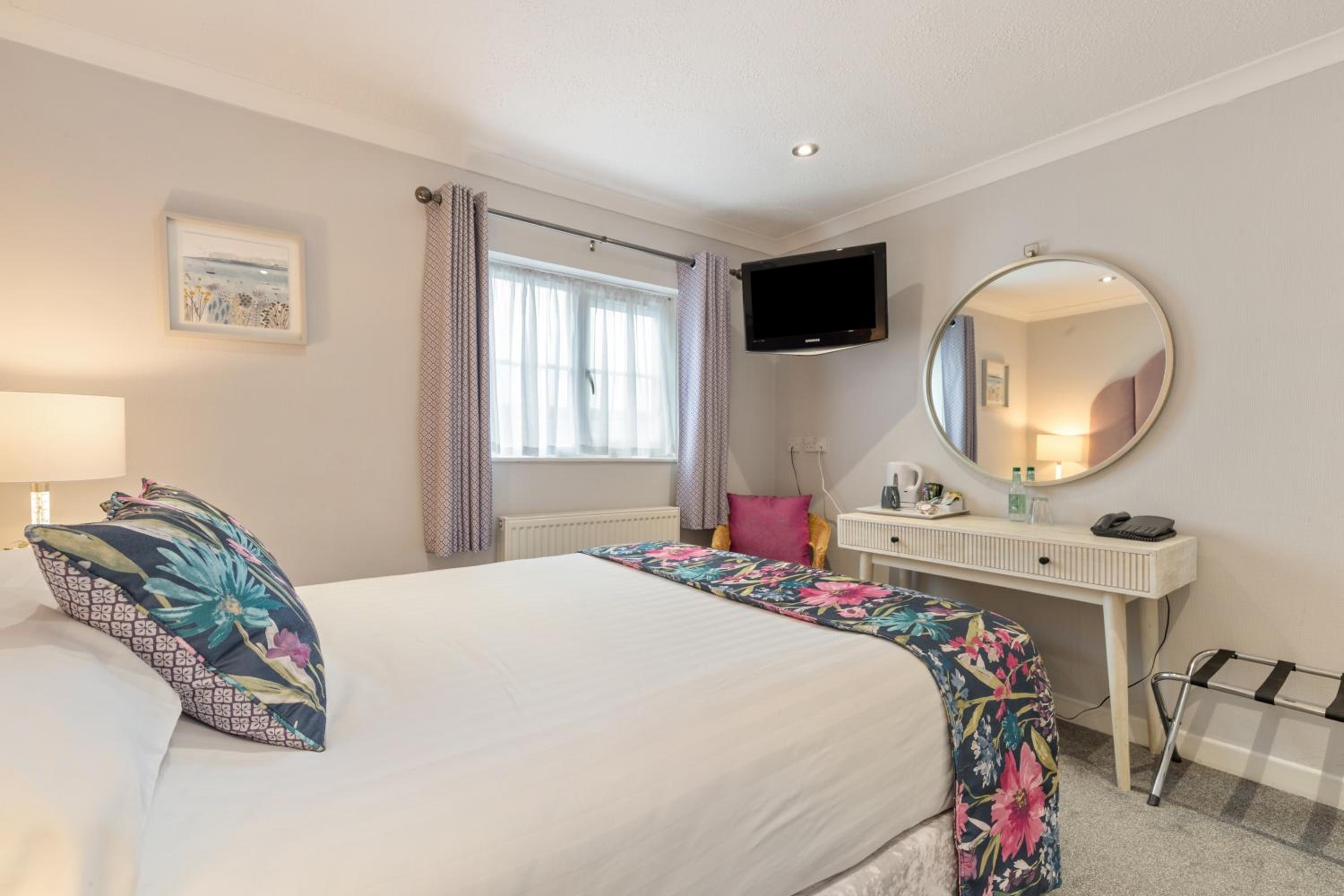 Standard Double Room - Photo 12