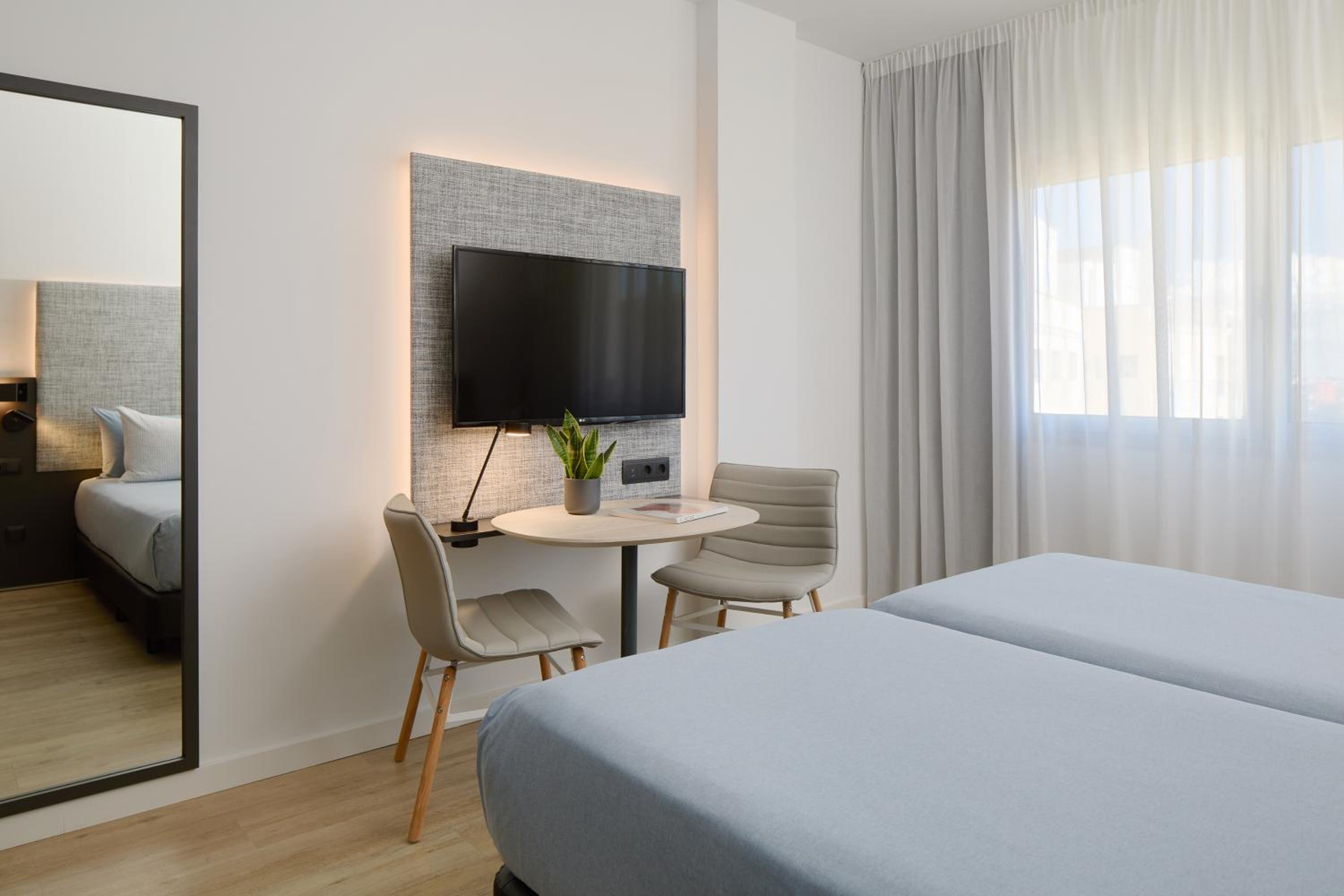 INNSIDE Room thumbnail 6