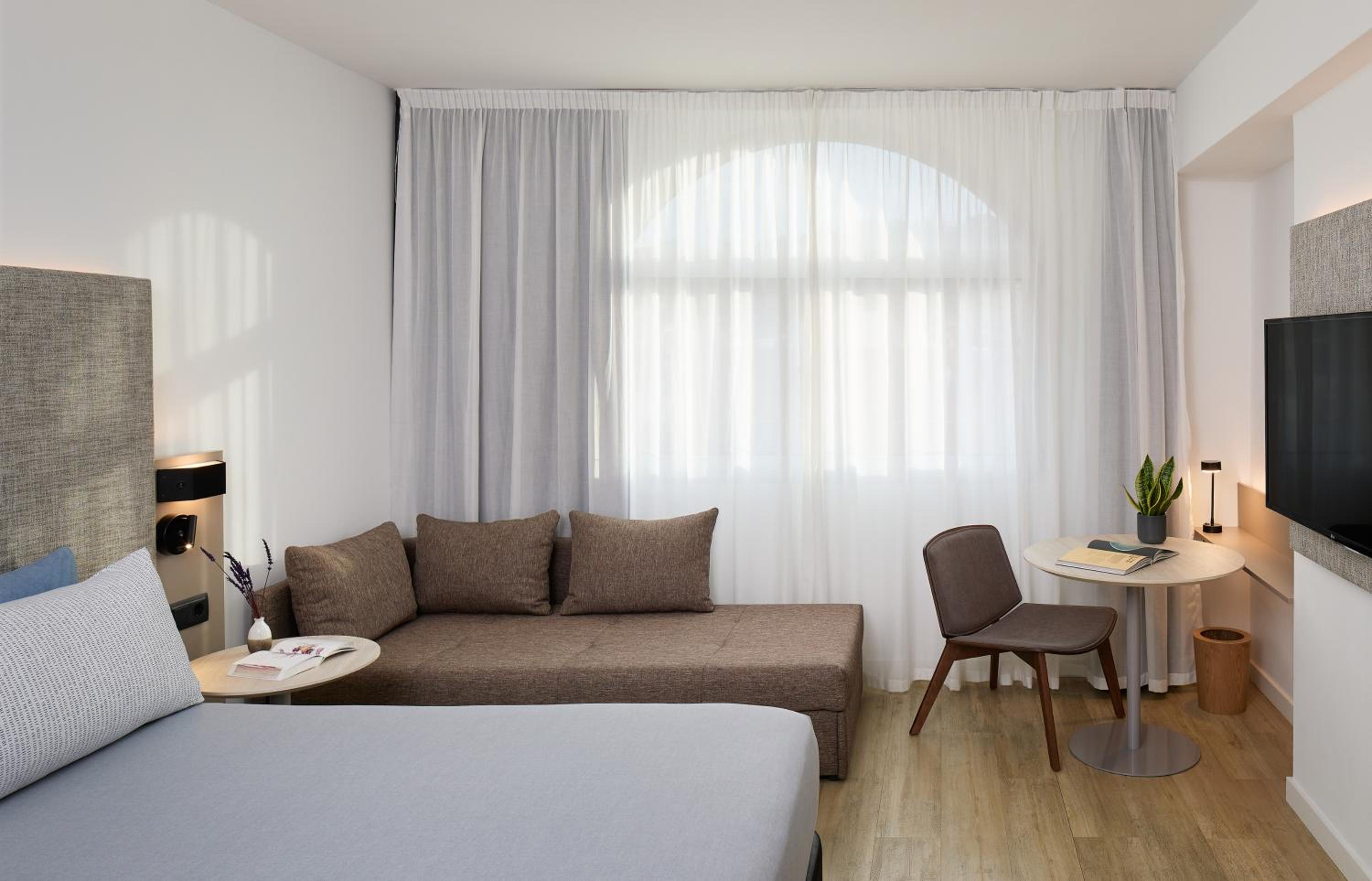 The Studio Extra Space (2 Adults + 1 Child)