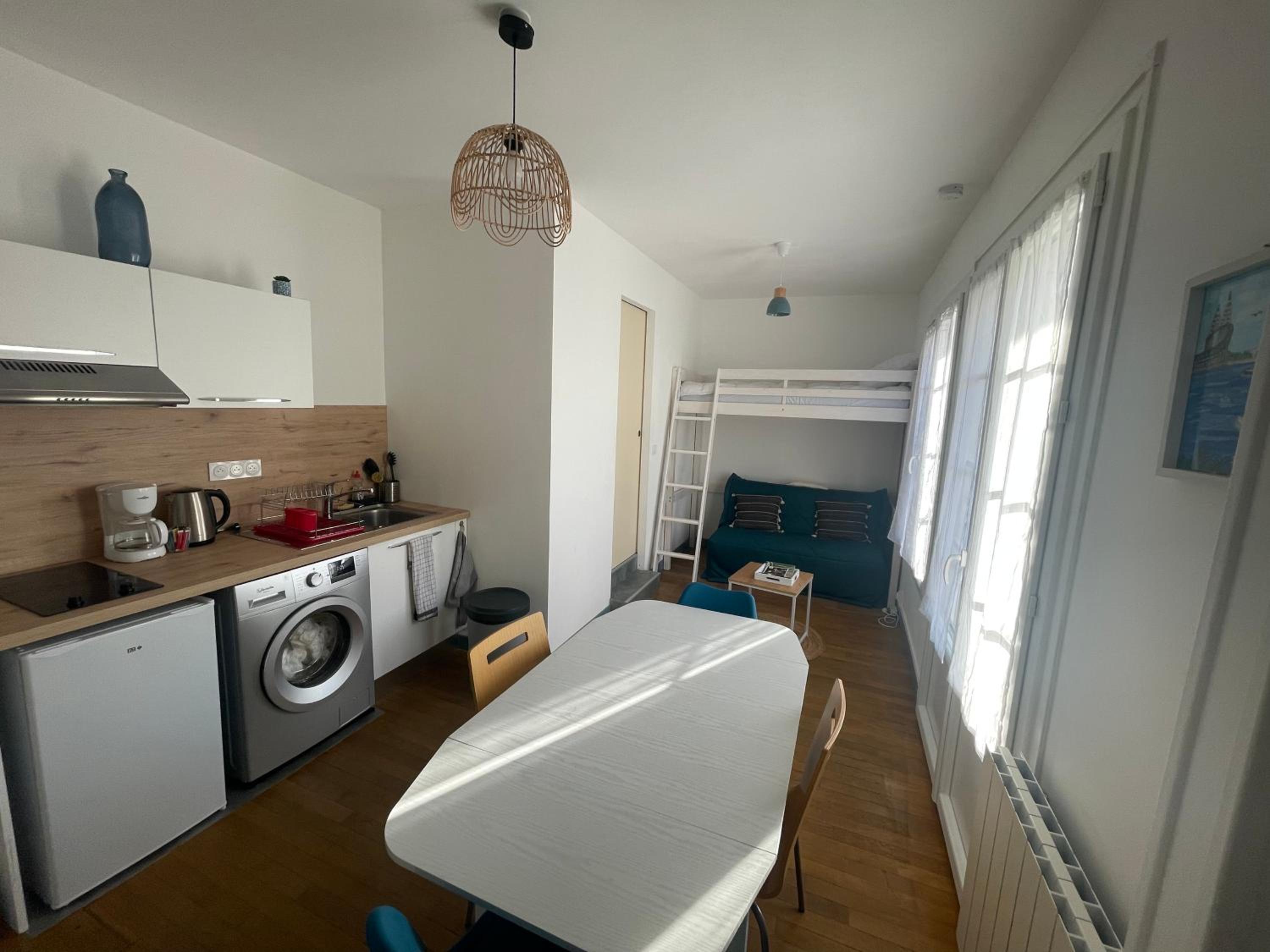 One-Bedroom Apartment - Photo 2