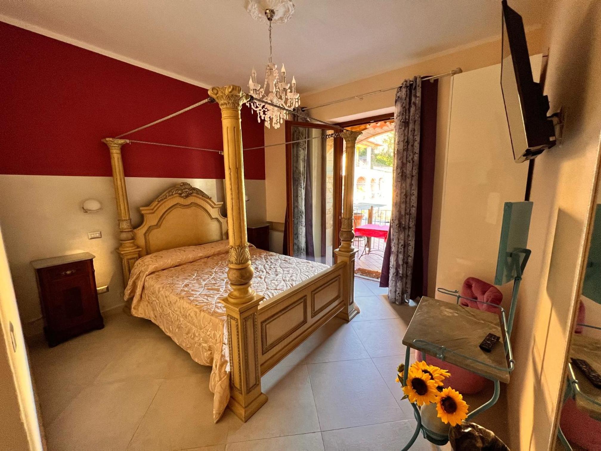 Junior Suite with Pool View photo 1