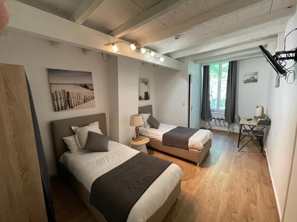 Standard Twin Room - Photo 3