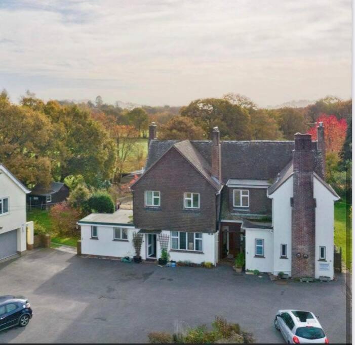 Five-Bedroom House photo 2