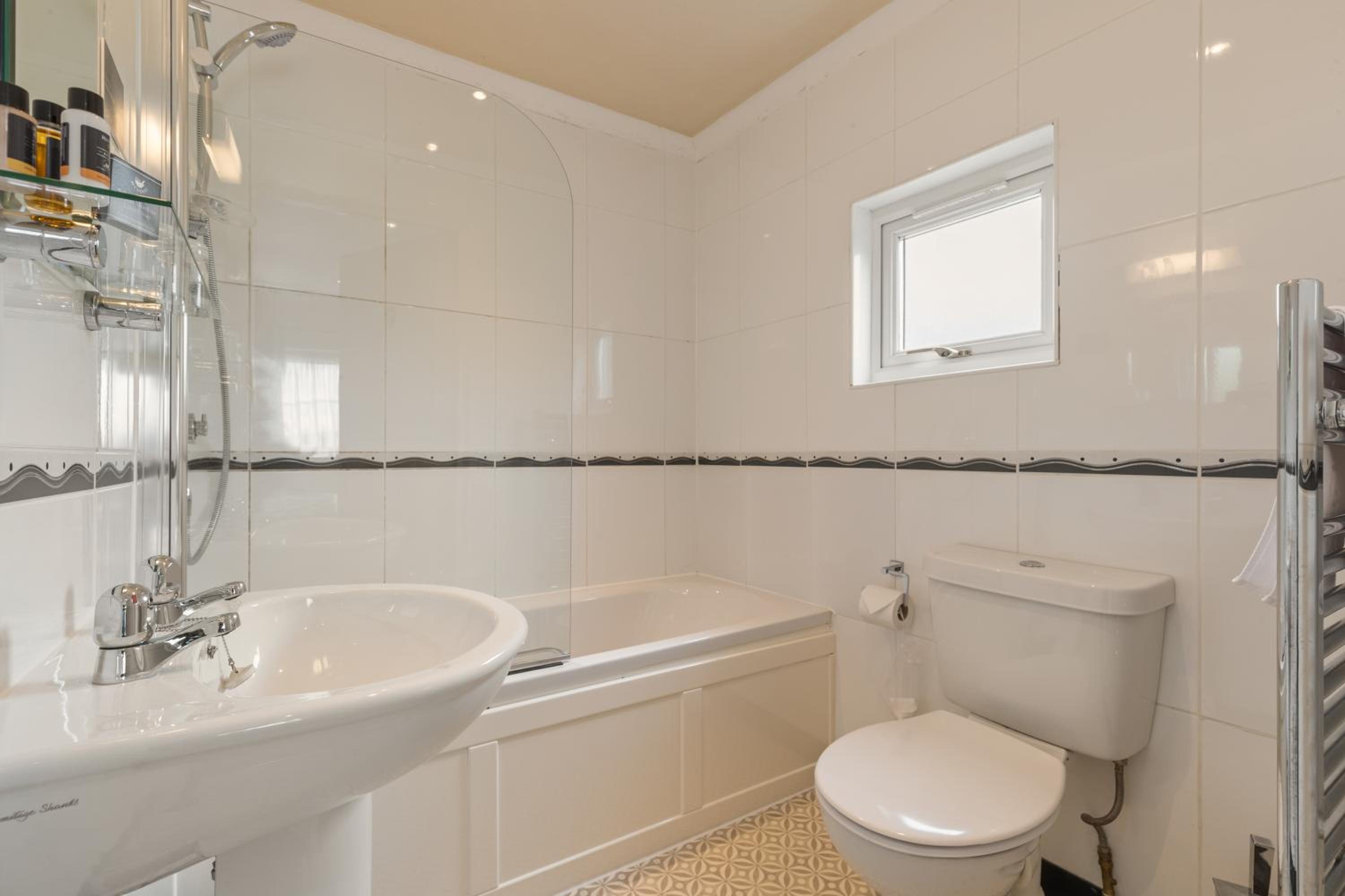 Standard Double Room - Photo 4