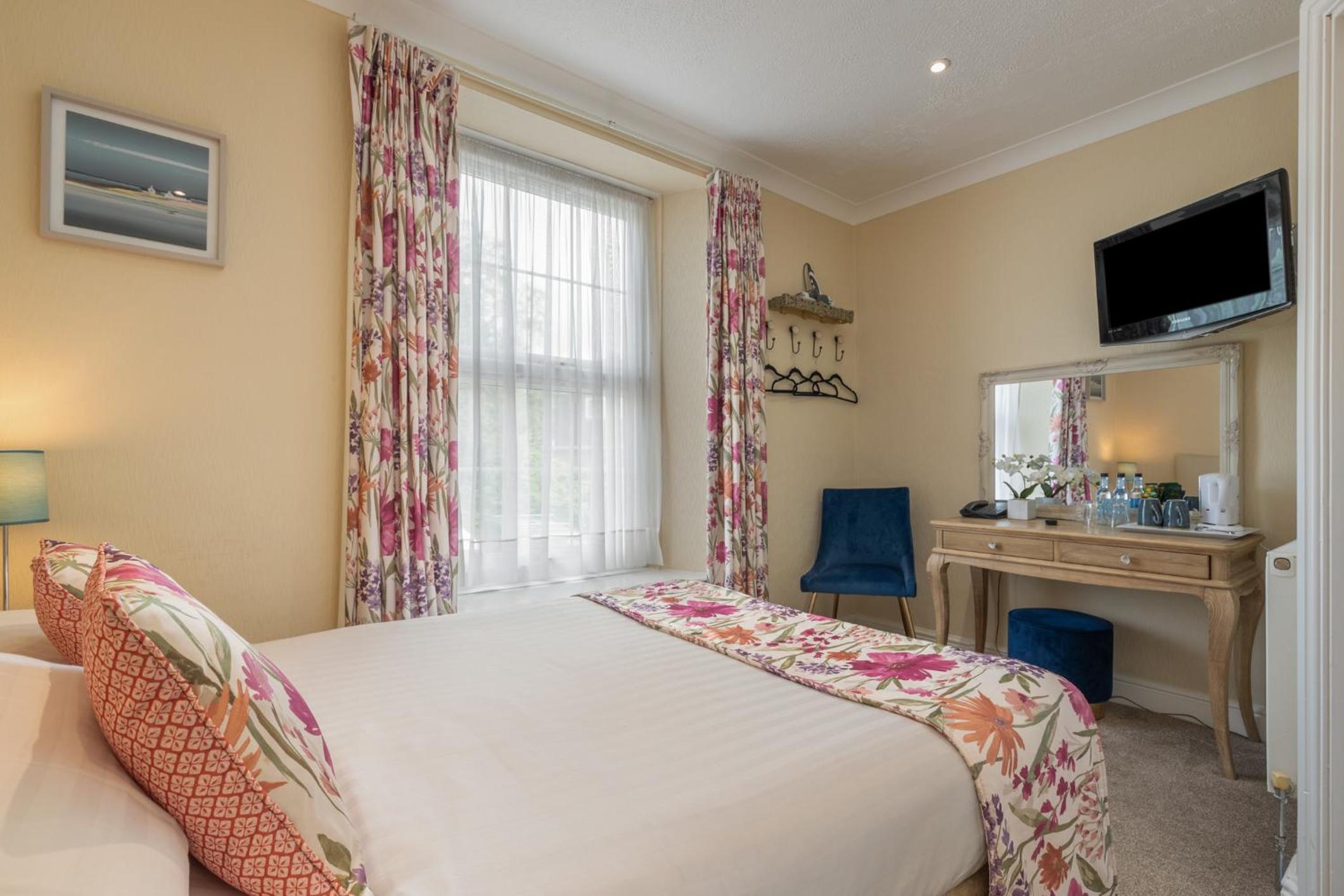 Standard Double Room - Photo 6