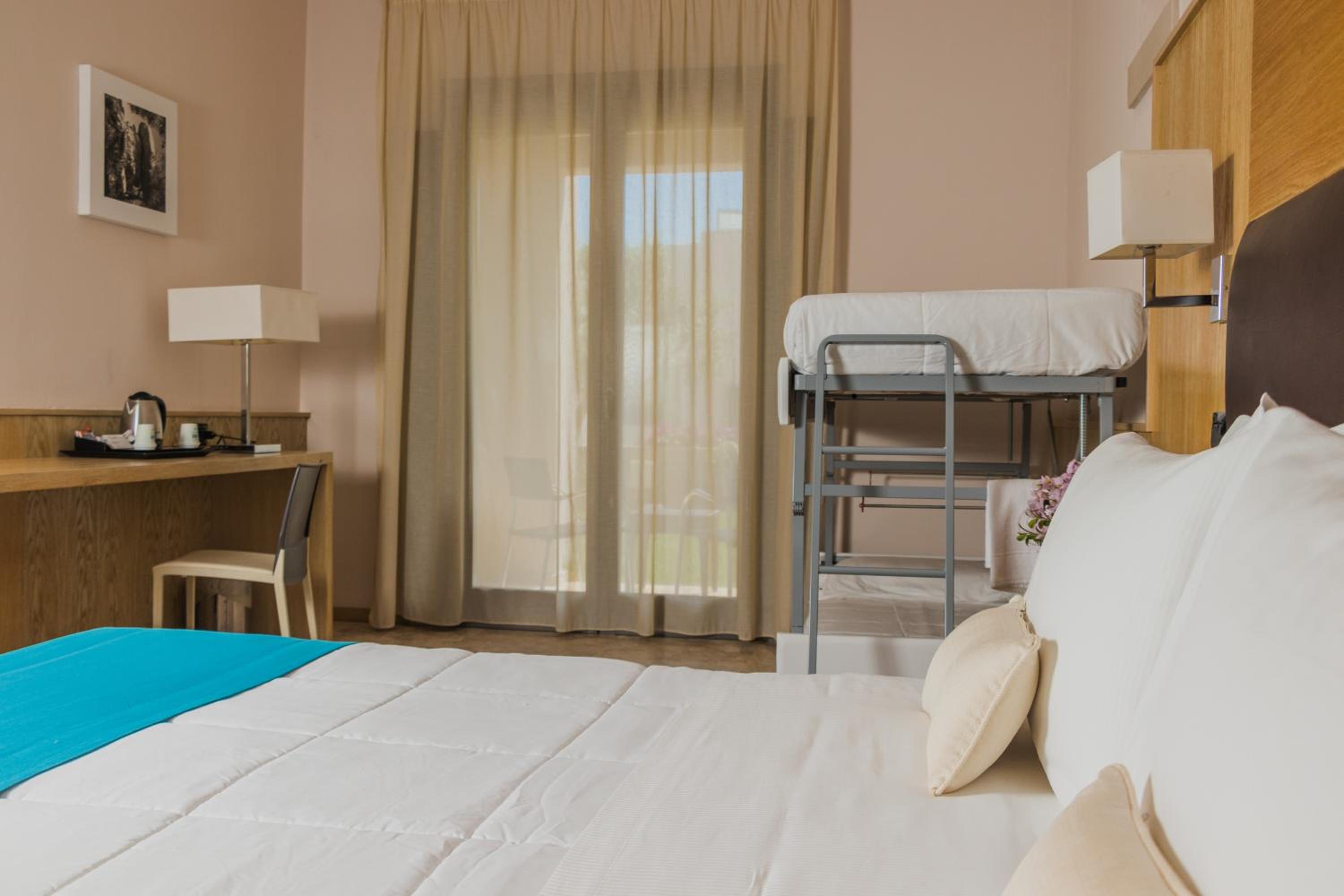 Superior Quadruple Room - Photo 1