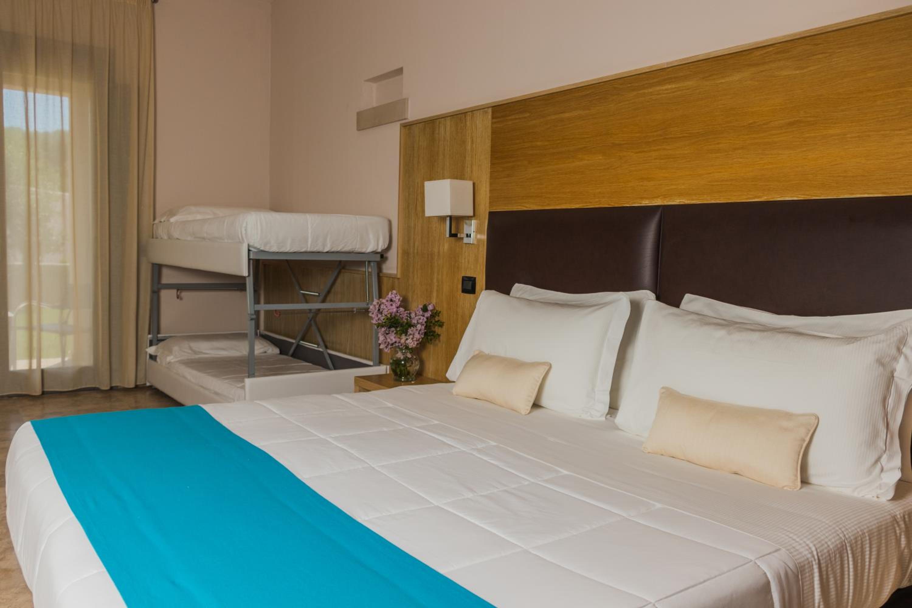 Superior Quadruple Room - Photo 2