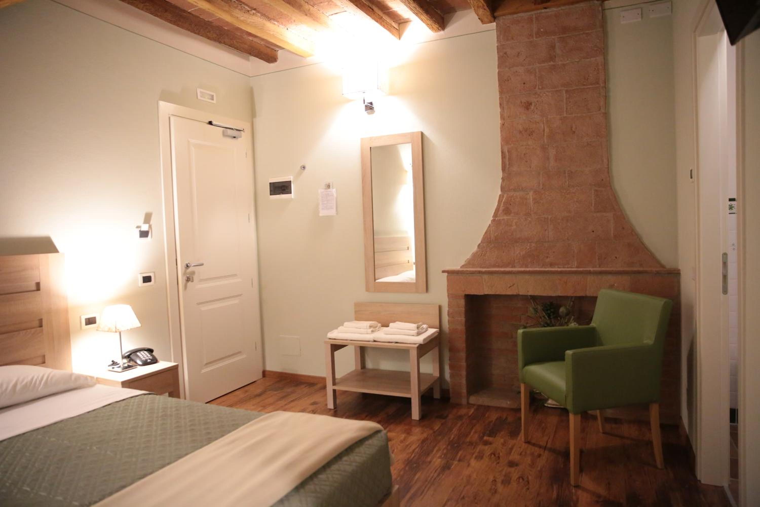 Large Double or Twin Room photo 2
