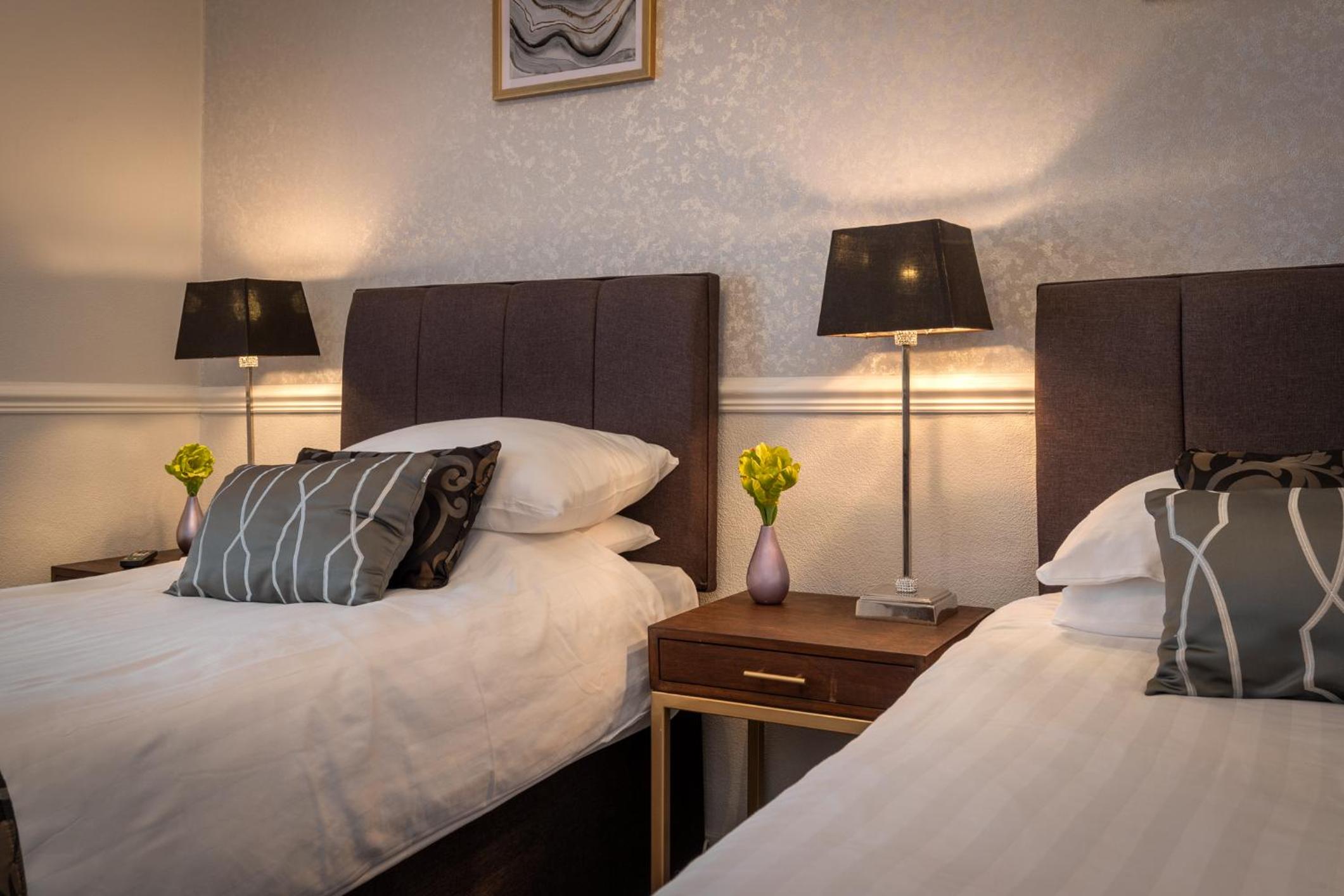 Twin Room - Photo 3