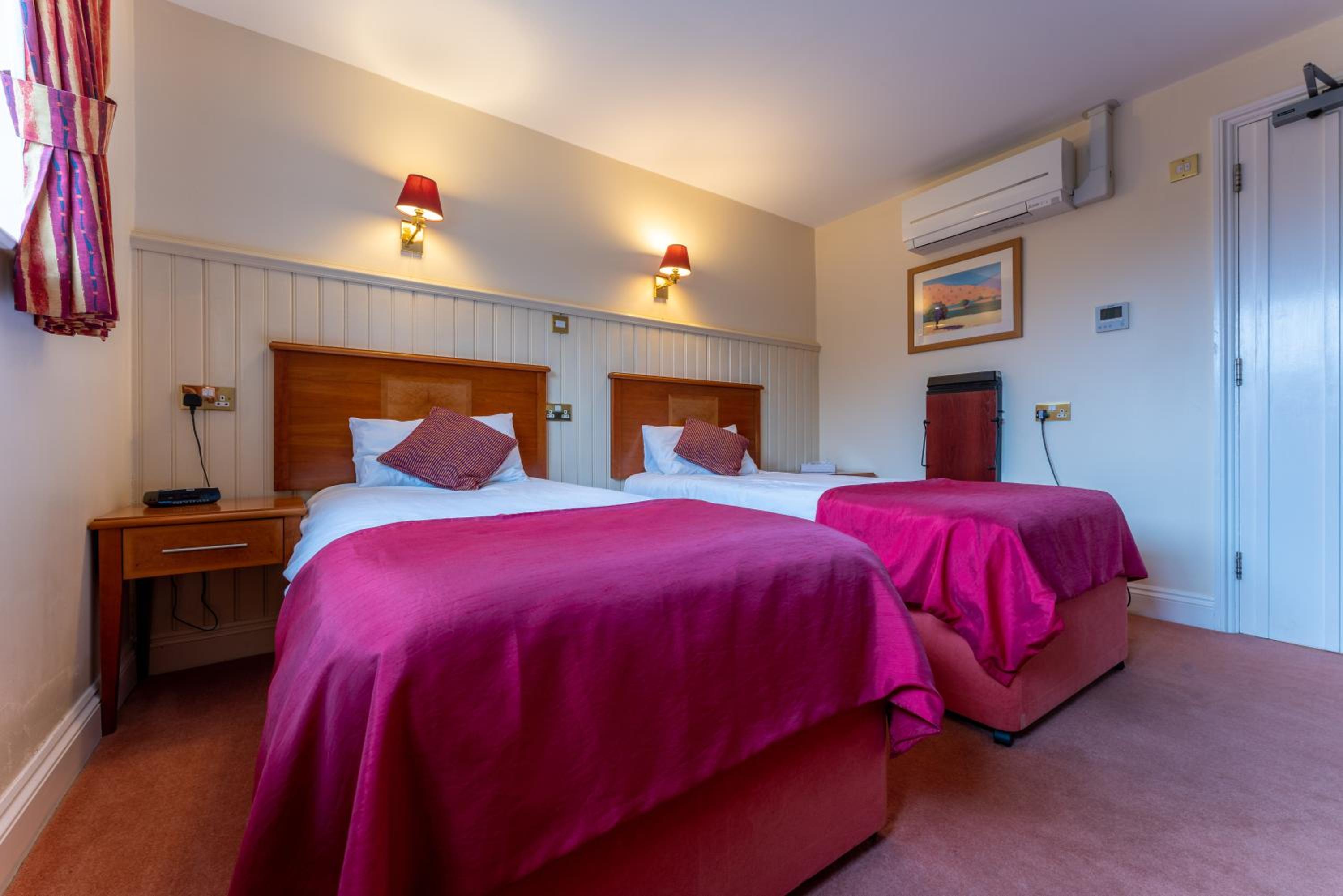 Twin Room - Photo 1
