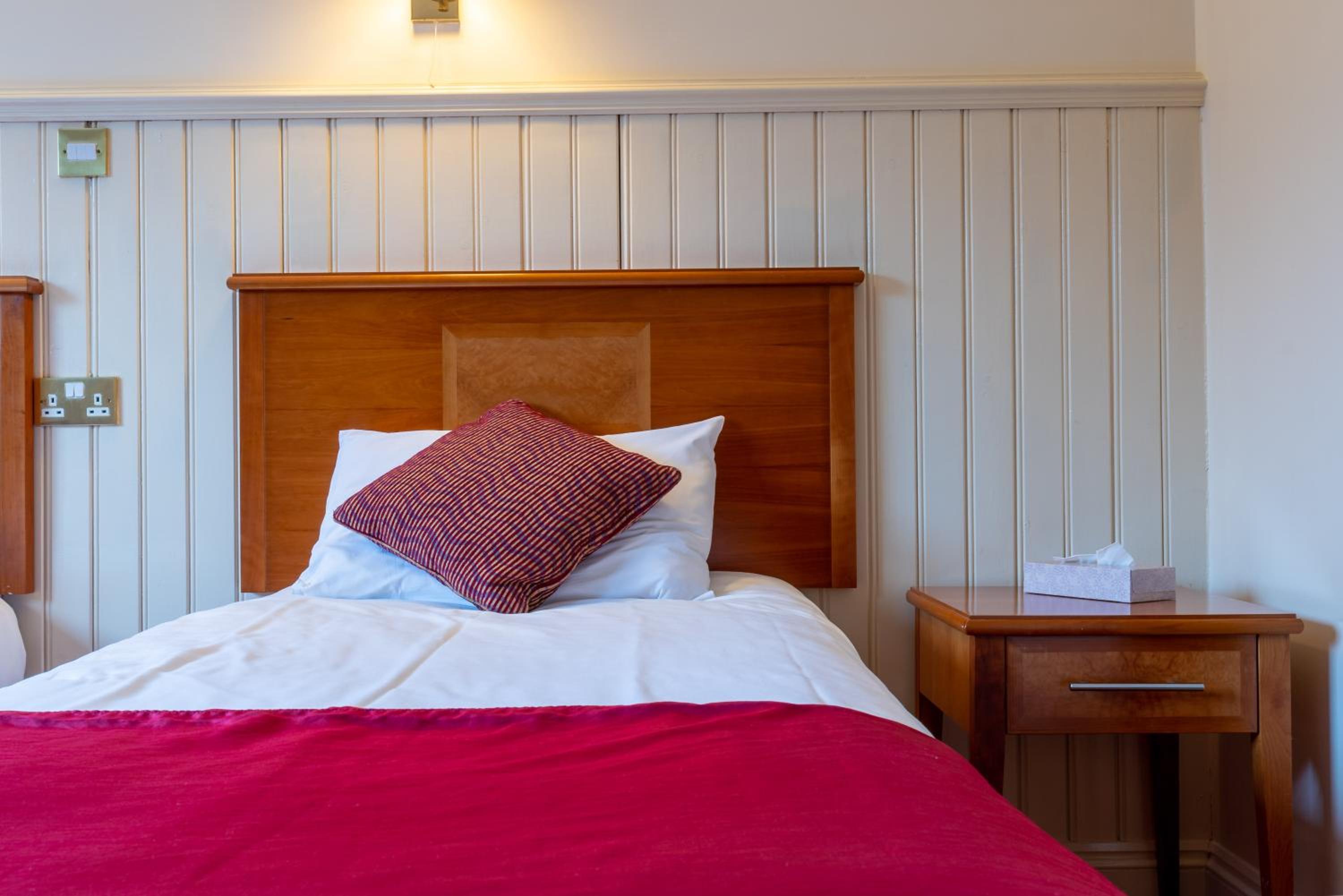 Twin Room - Photo 3