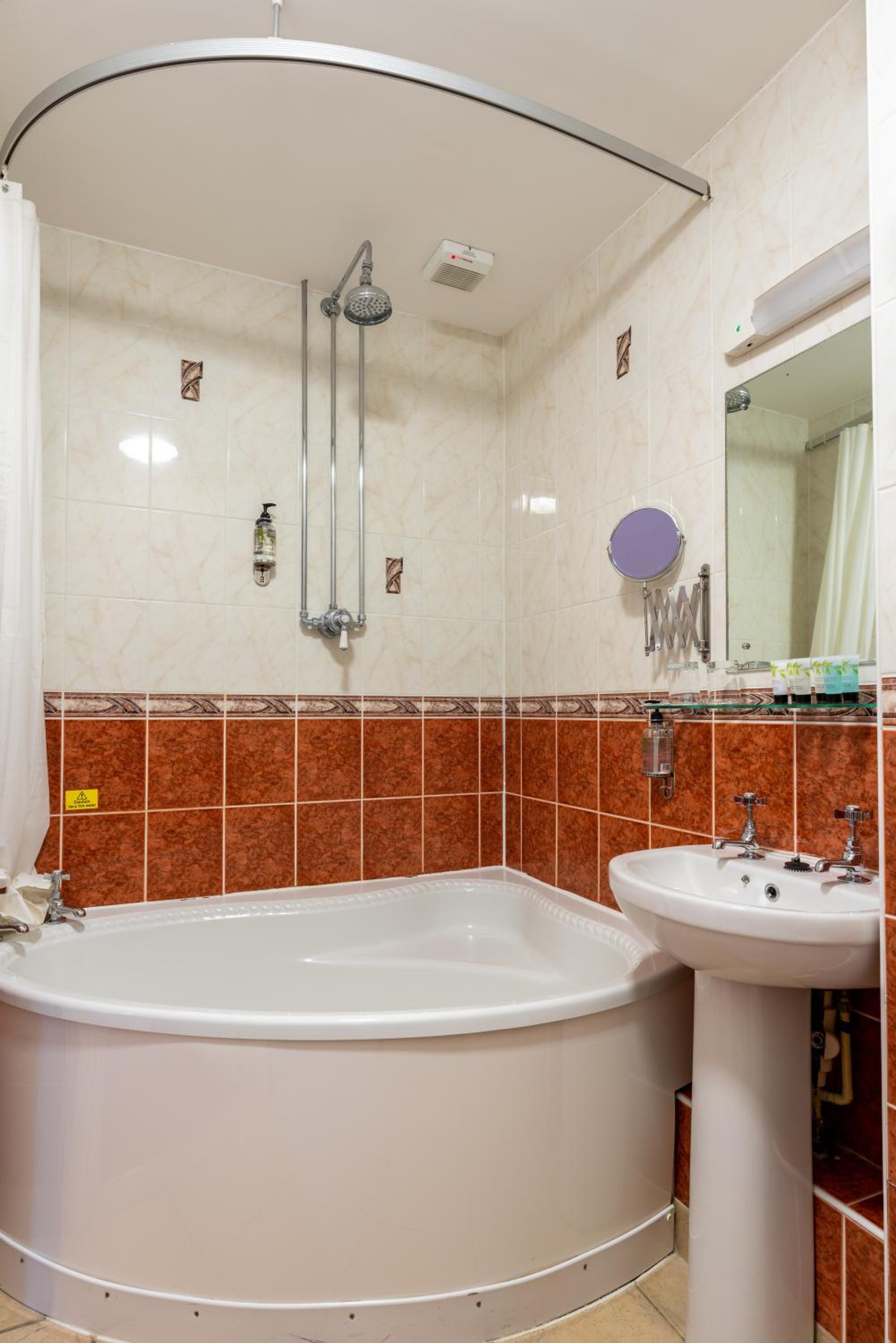 Twin Room - Photo 2