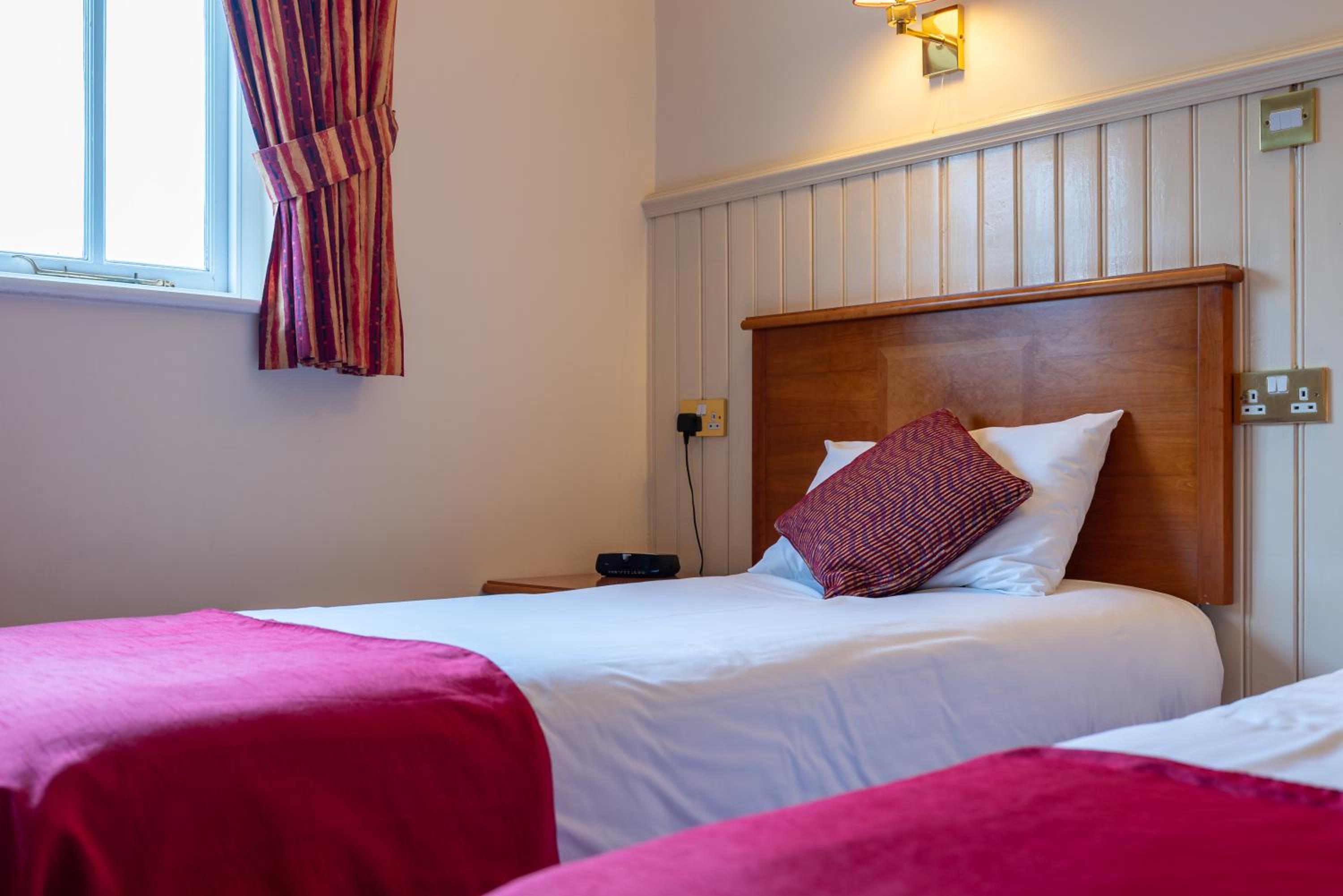 Twin Room - Photo 4