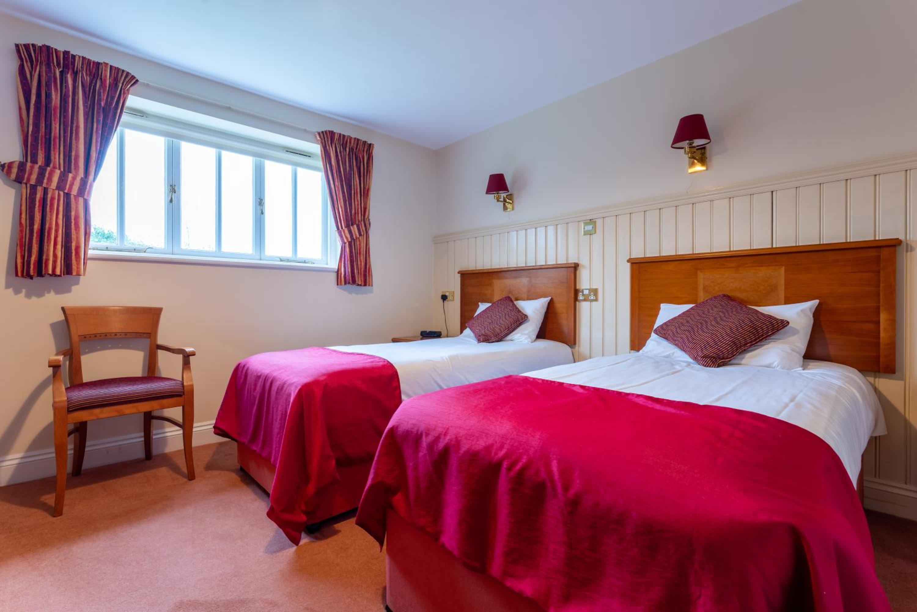 Twin Room - Photo 2