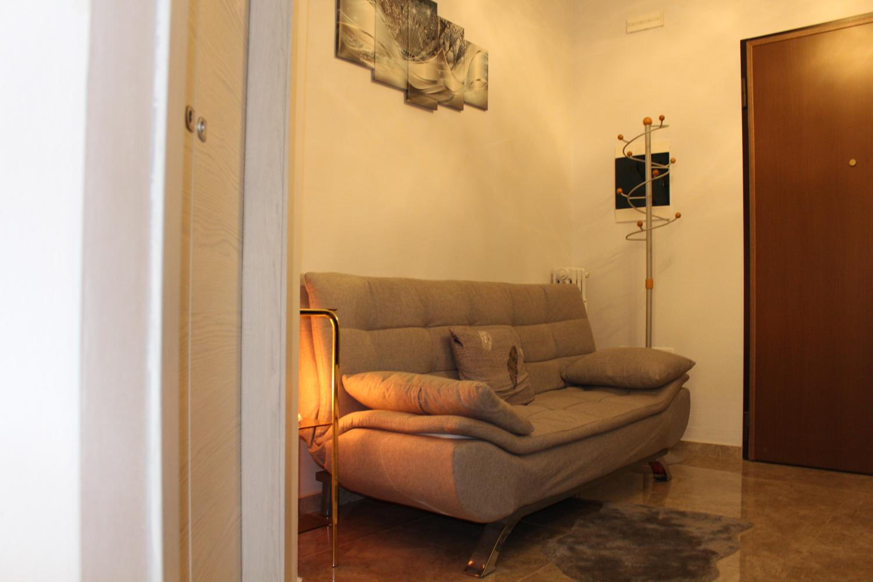 One-Bedroom Apartment photo 2