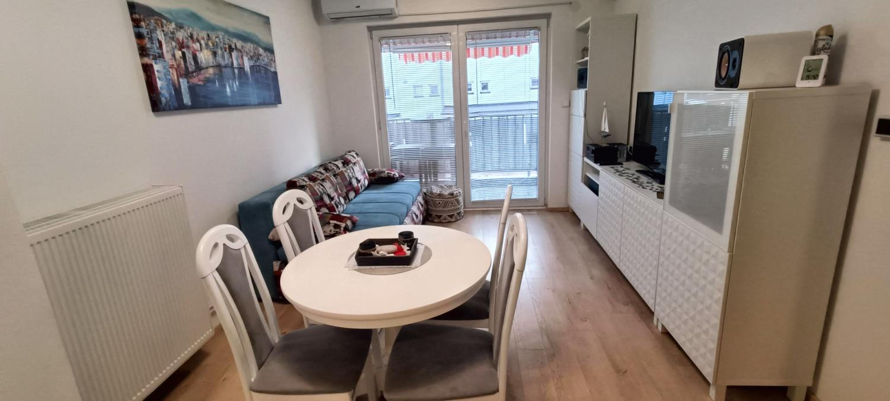 One-Bedroom Apartment photo 2