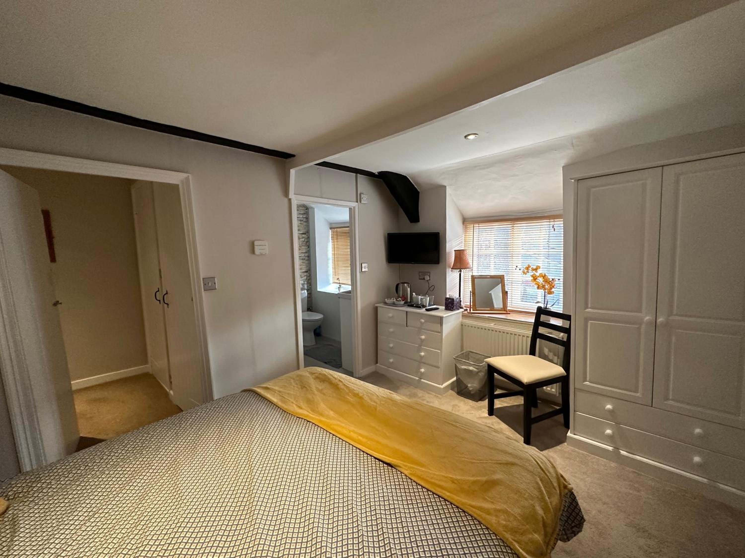 Double Room - Photo 10