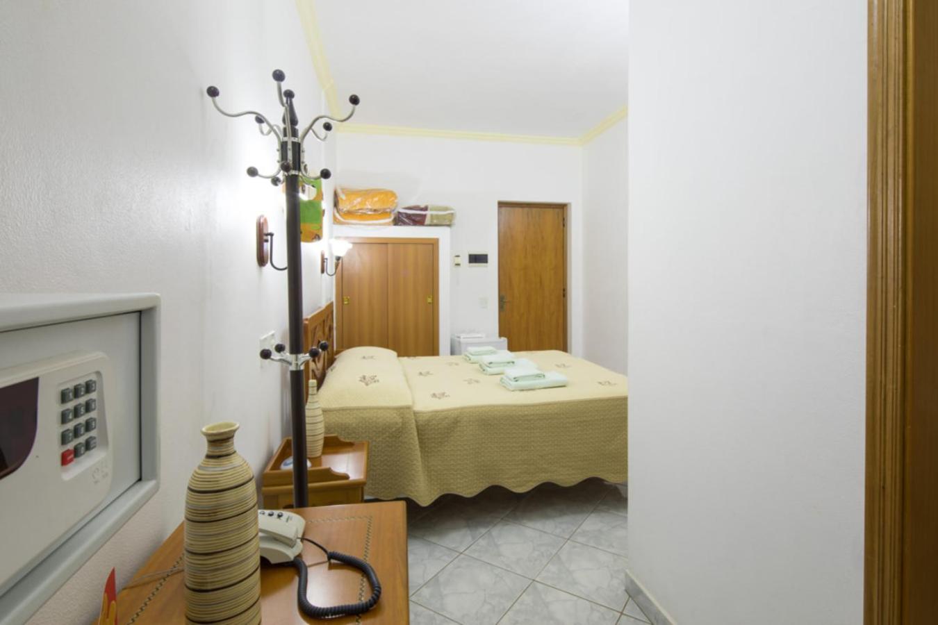 Standard Suite - Photo 4
